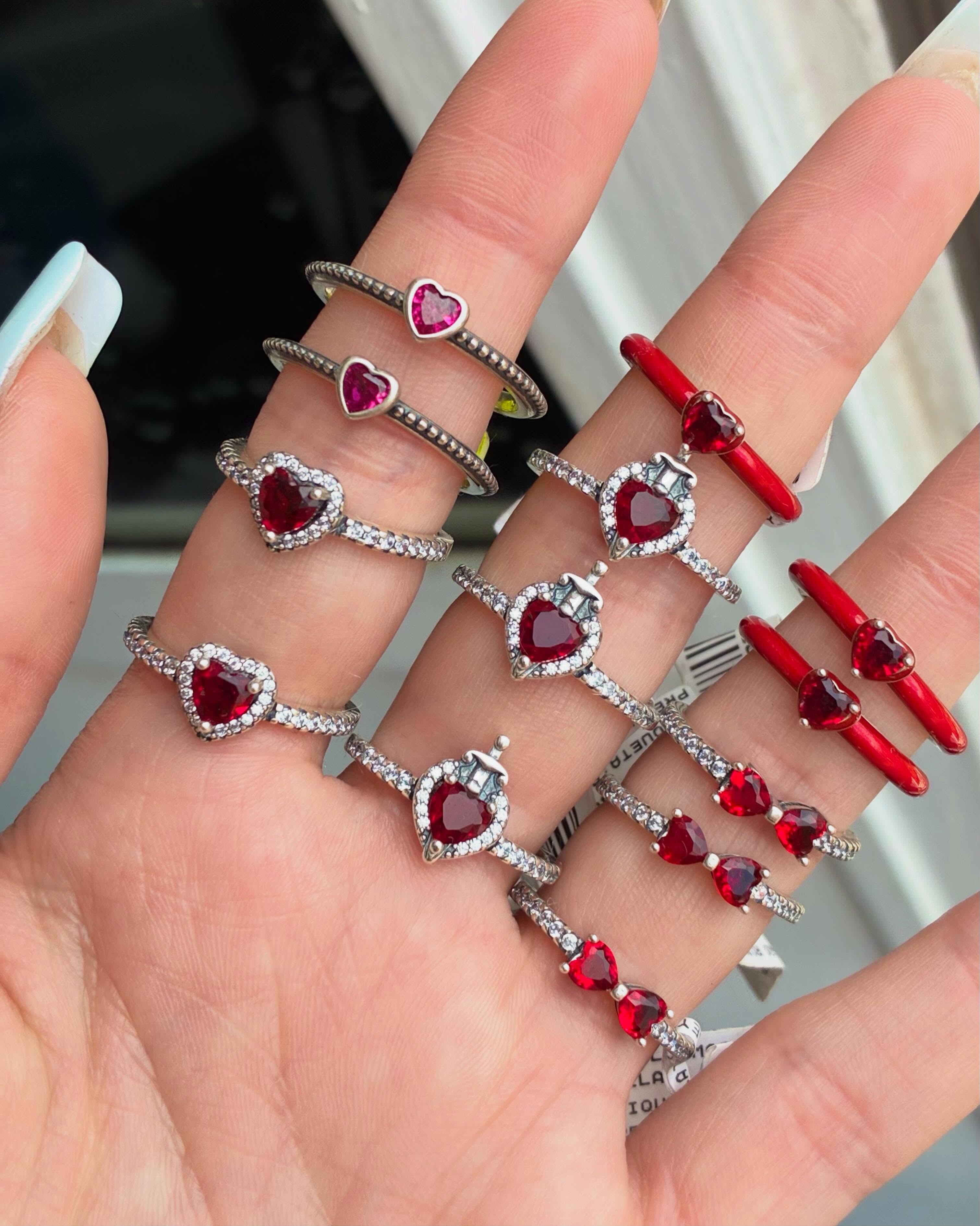 Hay piezas que nunca pasan de moda y estos anillos estilo pan son prueba de ello 😍🔥
💖 Diseños en tendencia
💖 Súper combinables
💖 Ideales para uso diario
💖 De los más buscados y vendidos
Si tienes negocio de accesorios, estos son de esos modelos que no pueden faltar en tu inventario 🙌✨
📲 Disponibles en mayoreo. Mándanos mensaje para más información y aparta tus favoritos antes de que vuelen 💨💖 7621247122
.
.
.
.
.
.
#Anillos #AnillosEnTendencia #Mayoreo #Joyeria #Accesorios
