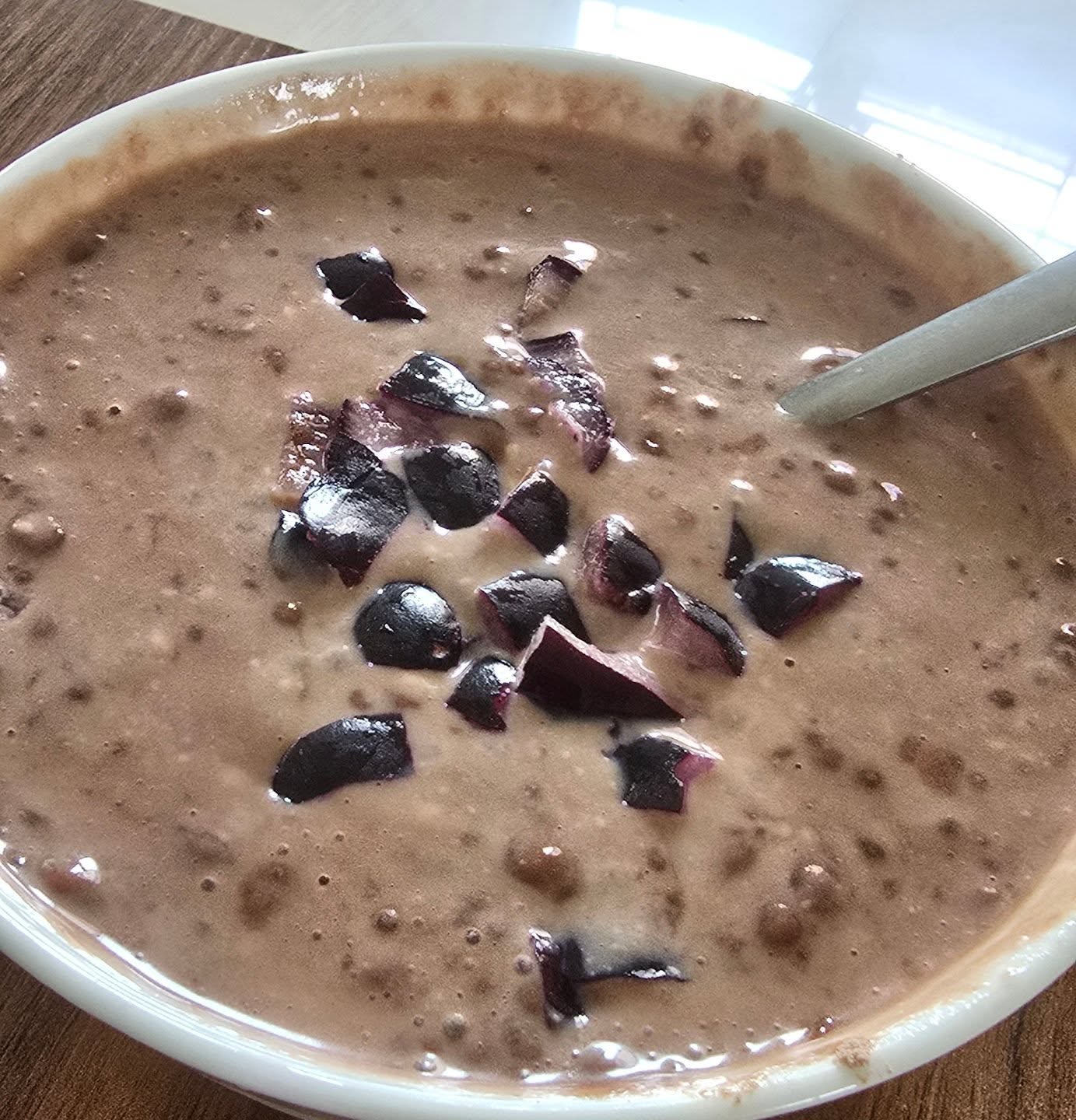 🥣 Simple. Delicious. Nutrient-Dense.
Today's breakfast bowl:
✨ Chia Seeds
✨ Curd
✨ Whey Protein
✨ Fresh Jamun
This protein-rich chia pudding is packed with fiber, antioxidants, and healthy fats that help support satiety, stable energy levels, and metabolic health.
✔ High Protein
✔ Rich in Fiber
✔ Gut-Friendly
✔ Naturally Sweet
✔ PCOS & Insulin Resistance Friendly
Jamun adds a burst of flavour along with powerful antioxidants, while chia seeds provide omega-3 fats and sustained fullness.
Healthy eating doesn't have to be complicated. Sometimes the most nourishing meals are the simplest ones.
What is your favourite healthy breakfast bowl? Let me know below! 👇
#ChiaPudding #HealthyBreakfast #ProteinBreakfast #Jamun #Nutritionist HealthyEating GutHealth PCOSDiet InsulinResistance Hashimotos WeightLossJourney VegetarianProtein NutritionTips DrRajeshwariDoshi HealthyLifestyle