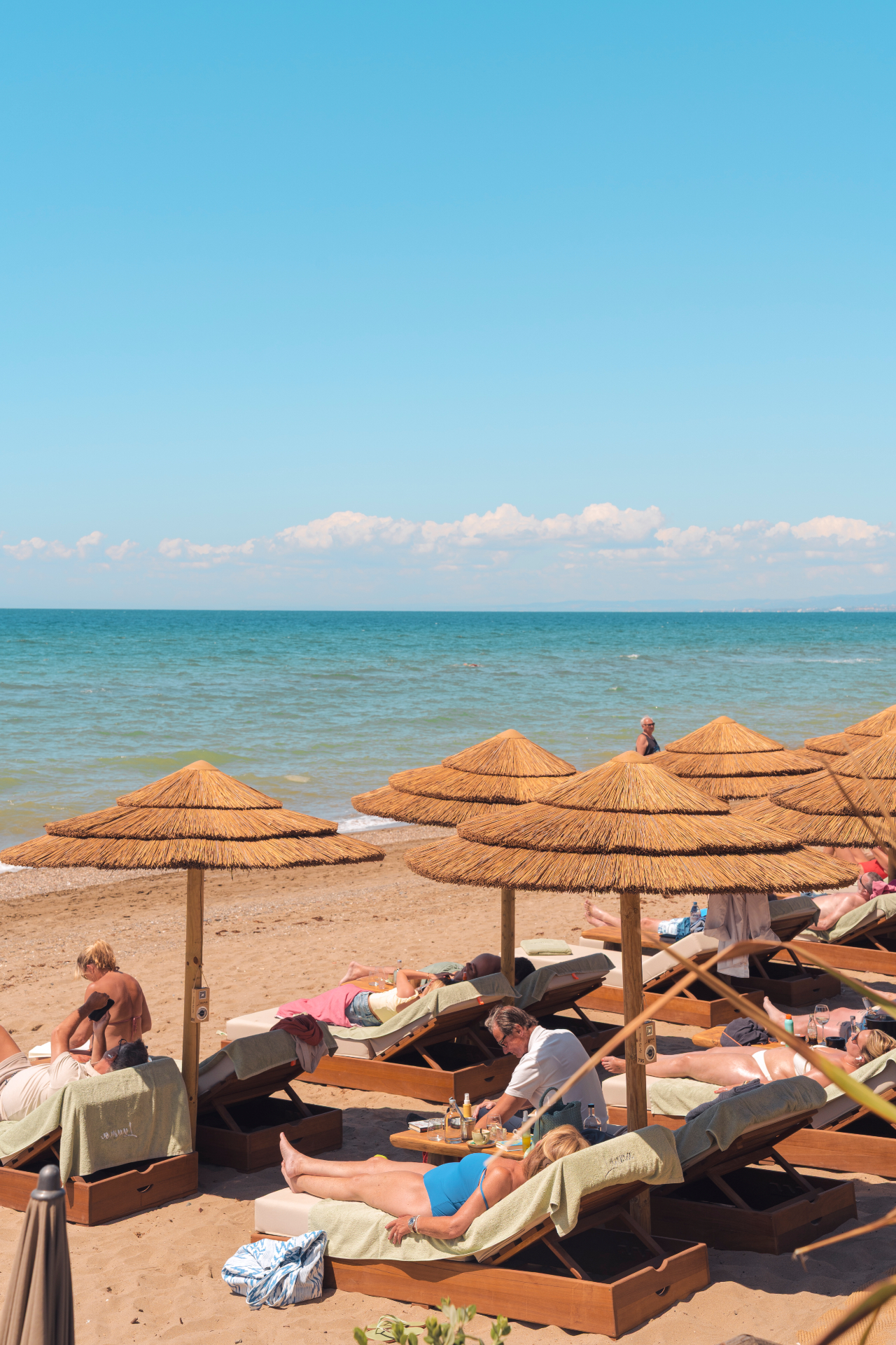 Summer starts the moment you arrive at Luuma ☀️🍹🌴
Sunbeds waiting, cocktails flowing, breakfast by the sea, long lunches under the sun, and that beautiful energy that makes every corner feel alive. This is the kind of place that turns an ordinary day into the one you wish would never end.
#luumabeachrestaurant #luumabeachmarbella #marbellaweekend #marbellatrip #marbellalifestyle #marbellaspain #marbellavacation #elrosariobeach