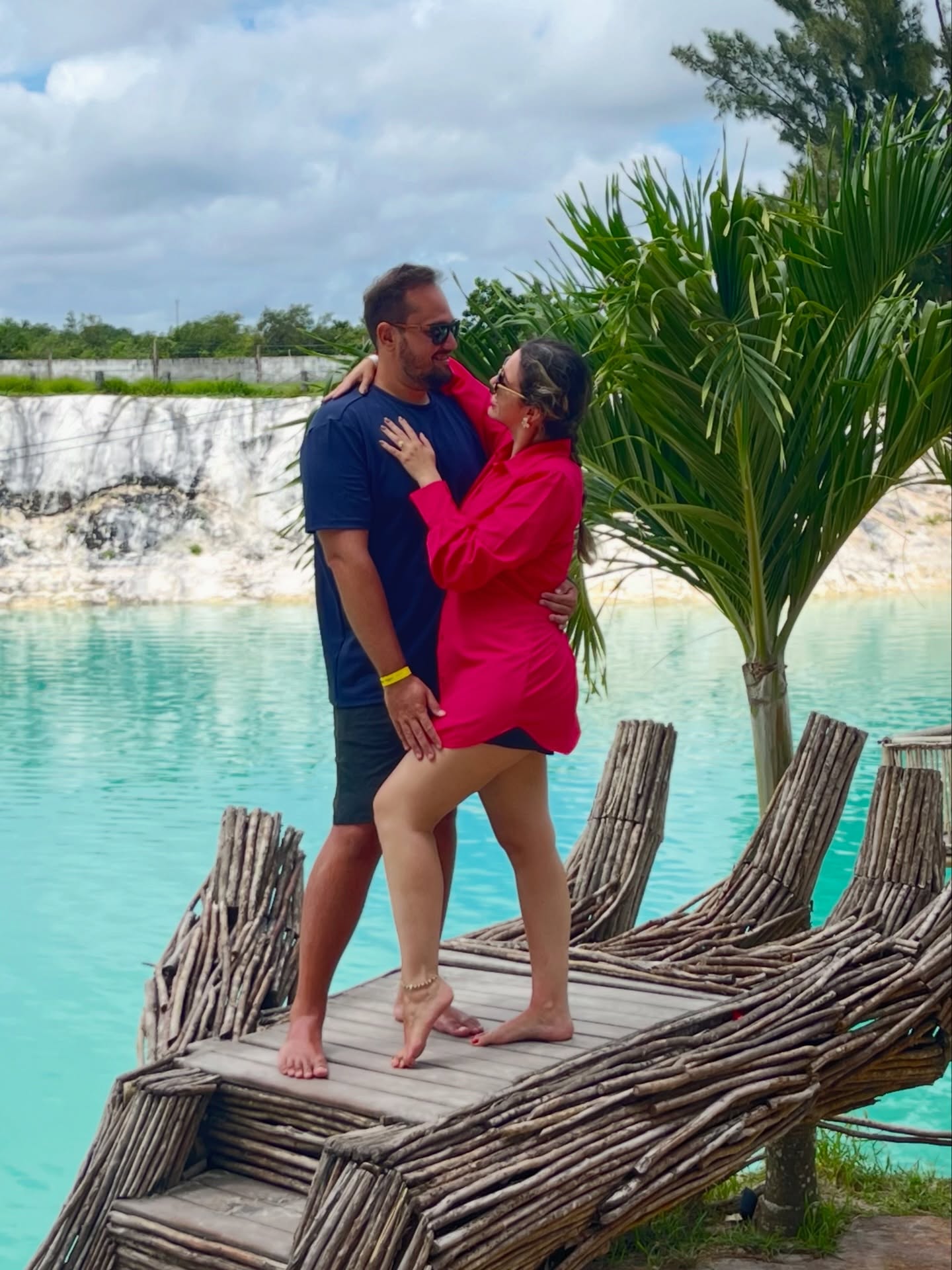 O dia de hoje está mto mais bonito pq é seu aniversário, meu amor @samurodrigues 🥳❤️
Eu desejo que esse novo ciclo seja repleto de cada vez mais amor, saúde, realizações e mta paciência para me aguentar no dia a dia hehhe
Obrigada por ser meu ponto de paz em meio a correria da minha rotina !
Te amo !!! 🥰
