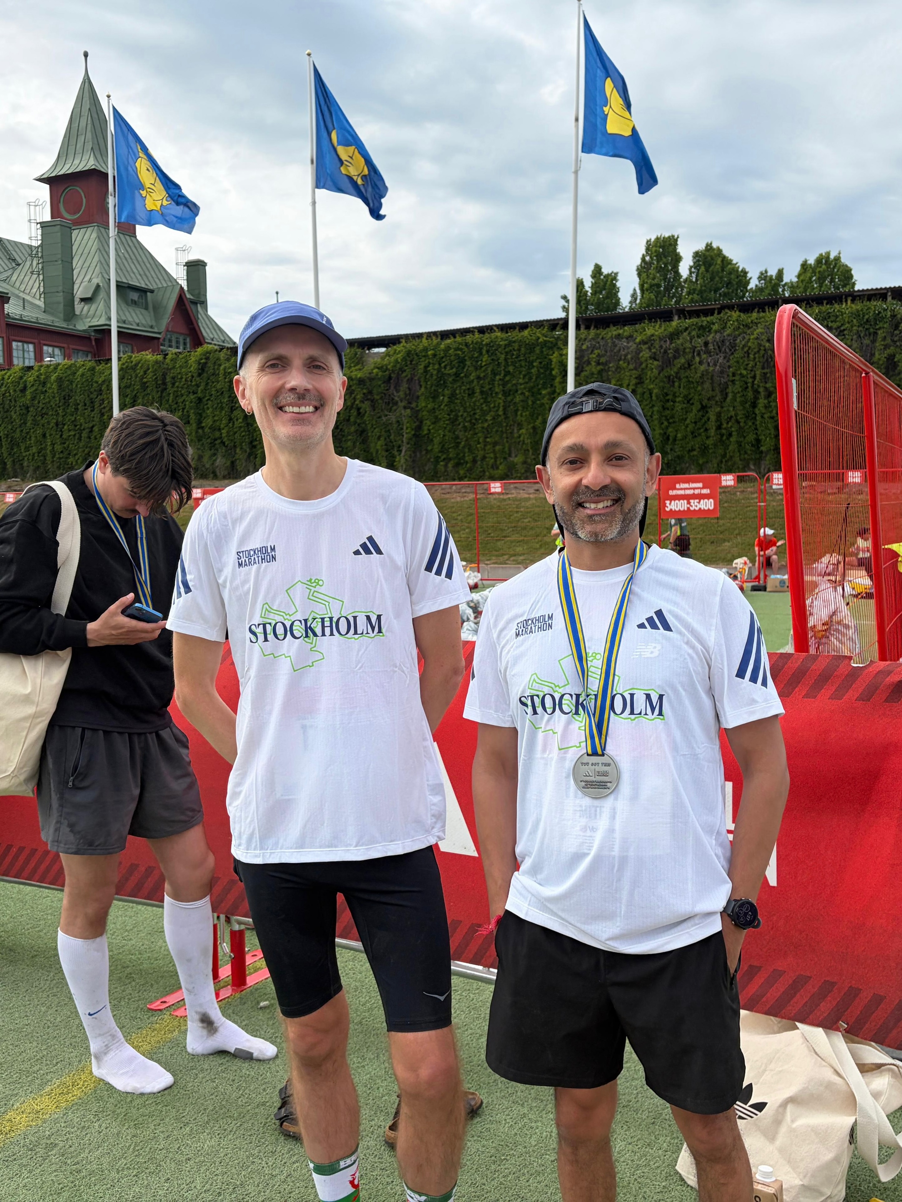 A bonus second #MedalMonday! 🏅🥳
The Great Manchester Run wasn’t the only race our members got up to. Well done to Stan and Mitesh for completing the Stockholm Marathon, as well as Oonagh and Rachel for doing the OMM Lite orienteering race in the Lake District! 🥳 Great work on very different events!
.
.
#ukrunchat #lgbtqrunners