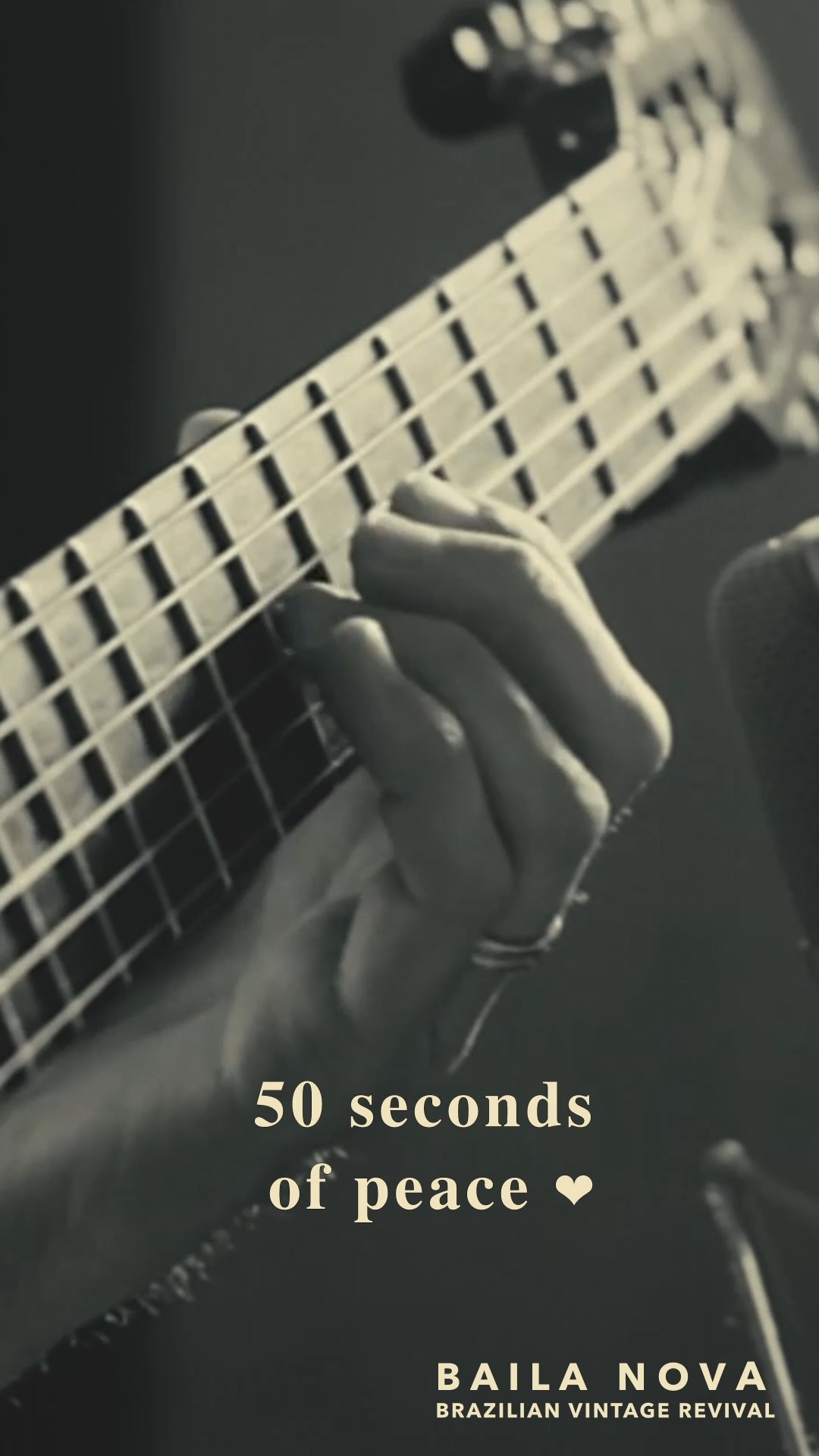 One of my favorite moments from Chega de Saudade ❤️
Beautiful guitar solo and Laura bringing the song home at the end.
Hope you enjoy it ✨
#bossanova #brazilianmusic #jazz #acousticmusic #musicreels