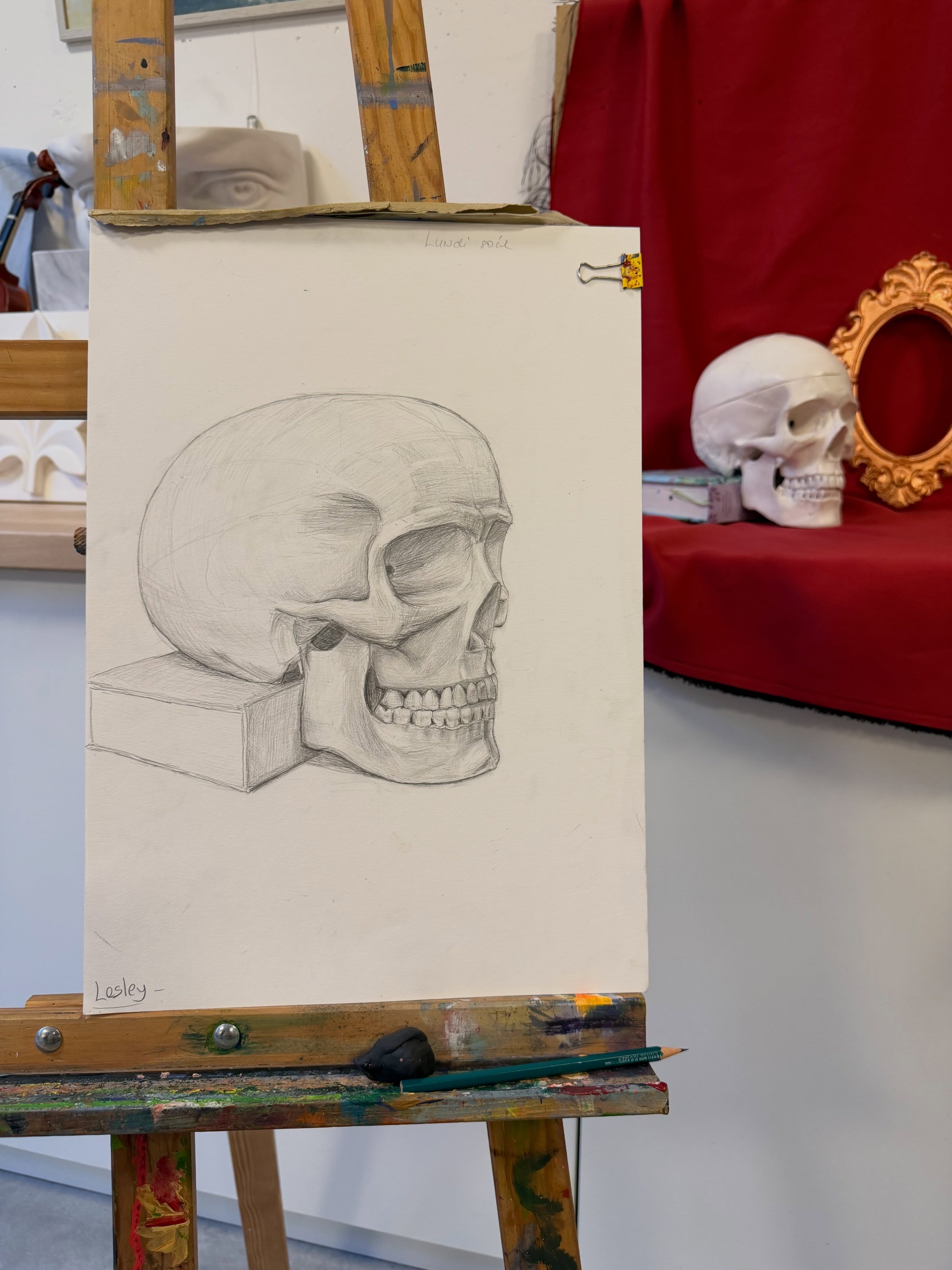Le dessin académique est bien plus qu’un apprentissage technique — c’est une école du regard, de la patience et de la compréhension des formes. ✏️✨
Chez Artiloft, nous sommes toujours émerveillés par les progrès de nos élèves à Lausanne, Montreux et Zurich : observation plus précise, confiance dans le trait, maîtrise des ombres et des proportions… et surtout, le plaisir de voir chacun développer son propre langage artistique.
Nos cours de dessin académique sont ouverts aux débutants comme aux élèves avancés, avec un accompagnement personnalisé et une approche sérieuse mais chaleureuse.
Rejoignez-nous et découvrez à quel point le dessin peut transformer votre regard sur le monde — et sur vos propres capacités. 🤍
Cours à Lausanne, Montreux & Zurich
Infos & inscriptions : www.artiloft.ch/cours
#dessinacademique #coursdedessin #lausanne #montreux #zurich