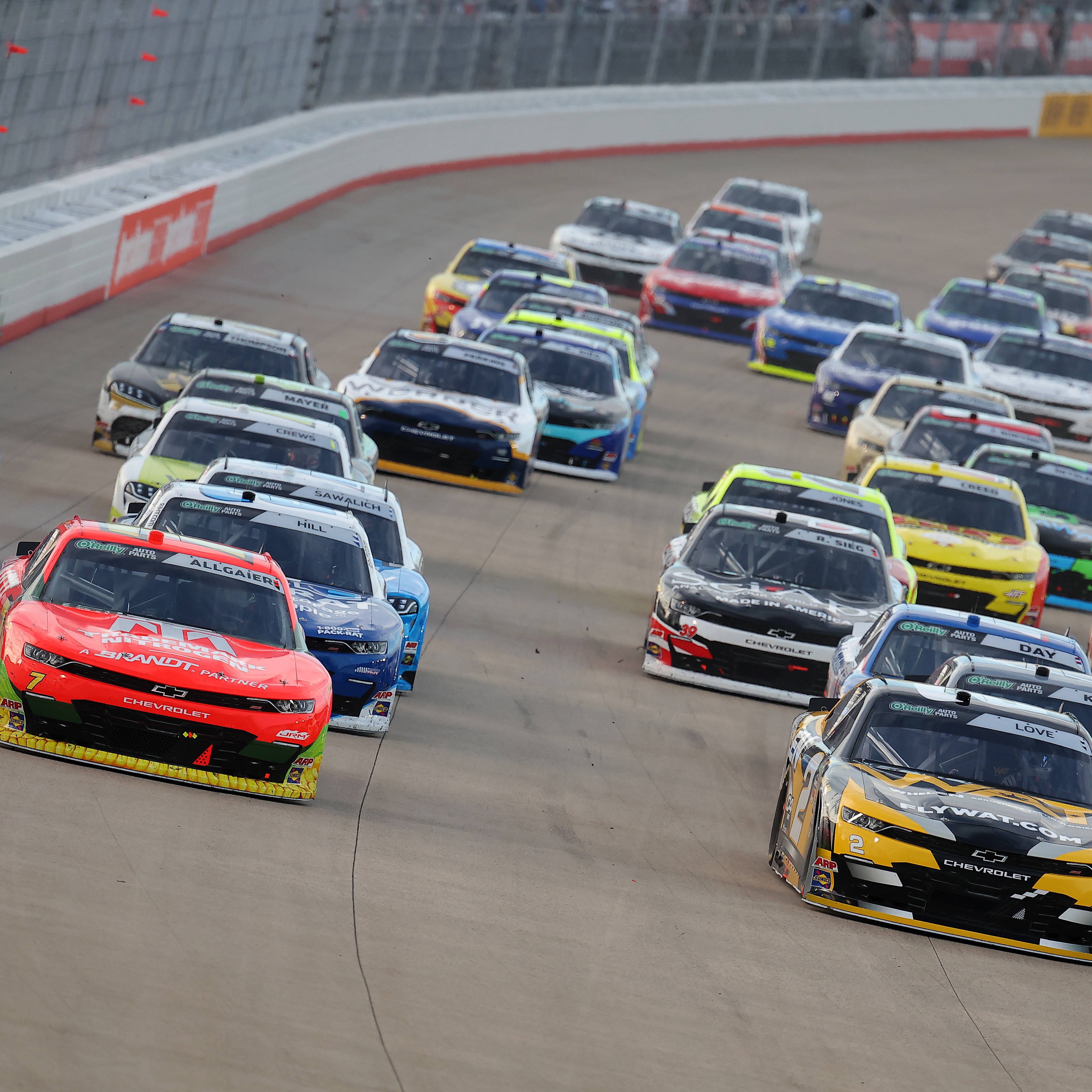 š WINNER: Justin Allgaier!
He held off rookie Brent Crews in a frantic late-race battle to take the Sports Illustrated Resorts 250 at Nashville Superspeedway by 1.4 seconds.
ā
Allgaierās 4th win of the season (series-best)
ā
Crewsā best showingā45 laps led in just his 2nd result with a runner-up finish
š
Next race: June 13 at Pocono
#NASCAR #JRMotorsports #JustinAllgaier #BrentCrews #Nashville #Pocono #OReillyAutoPartsSeries #Racing #Motorsport