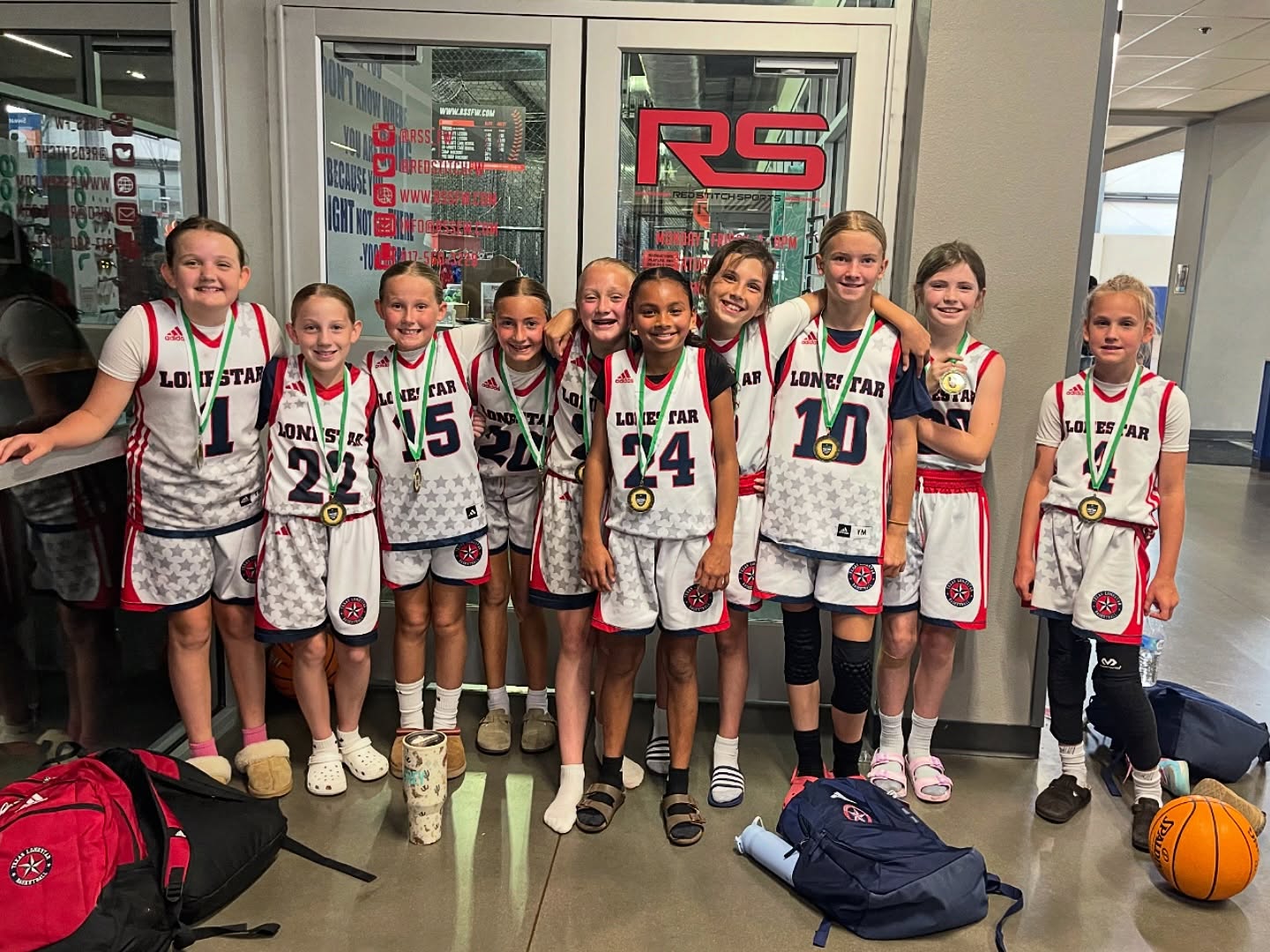 Texas LoneStar 10U earns 1st place in the Dallas Stars Northlake League 🎉
Don’t let these sweet smiles fool you- these girls can ball. 😉🔥