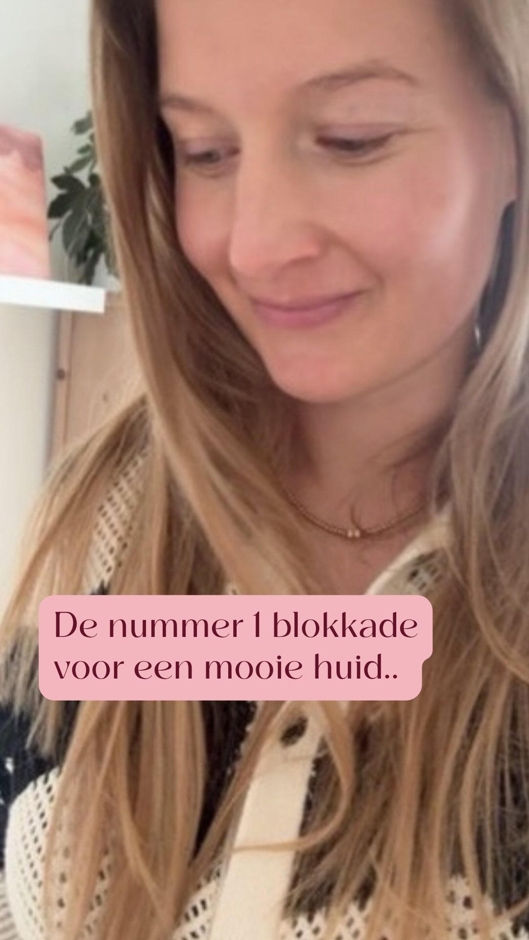 De nummer 1 blokkade voor een mooie huid bij vrouwen: bloedsuiker disbalans.
Hormonale acne, eczeem en rosacea zie ik bij cliënten in mijn praktijk binnen een paar dagen verbeteren door bloedsuikerregulatie.
Het vermindert de continue druk op het systeem.
Hoe kan dat? bloedsuiker schommelingen leveren cóntinue stress in je lijf. Dit zorgt voor meer stress hormonen en een slechtere spijsvertering!
Hállo minder goede ontgifting en opname van vitamines en mineralen.
Wil je alles weten over je huidklachten?
Vanavond geef ik er een gratis masterclass over. Stuur een DM met masterclass dan stuur ik de aanmeldlink naar je toe.
Ken je iemand die al jaren met huidklachten loopt en echt álles heeft geprobeerd?
Stuur deze post naar haar 🩷
#hormonaleacne #huidvanbinnenuit #bloedsuikerbalans #vrouwengezondheid orthomoleculairetherapie
