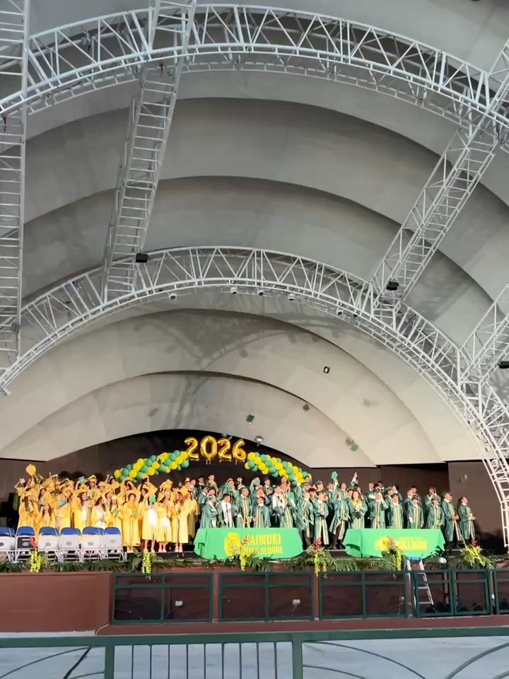 Graduation season is the best. Ho’omaika‘i to all of our 2026 grads, and especially those from Kaimukī and Kalani. The kids are alright 😎
Swipe to the last slide for the cutest lil May Day Performance from the Kāhala Elementary preschoolers 🥹