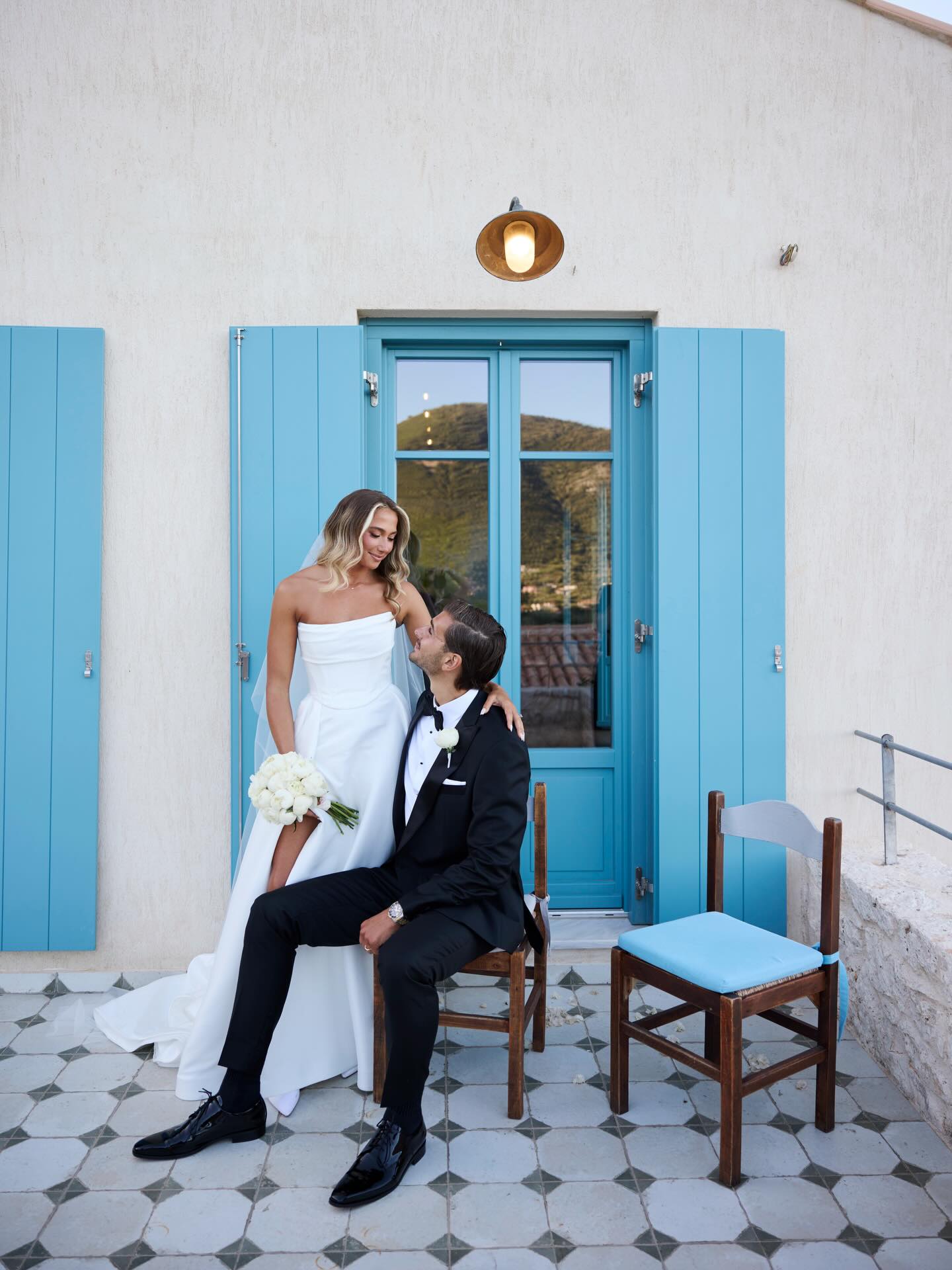 Syenna & Johnβs intimate island wedding in gorgeous Ithaca πππ
for @louloumemphis