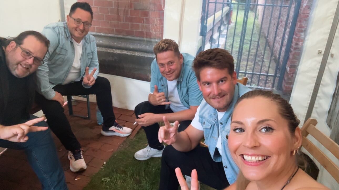 🤘 Dienstagabend gerockt! 🤘
Vielen Dank an das tolle Team vom @portofino_in_verden und an alle Gäste für den großartigen Abend. Es hat uns riesigen Spaß gemacht! @djernesto_official @djtoddyentertainment
On The Rox 🎸
#OnTheRox #band #Danke #Rockabend 🤘🎶