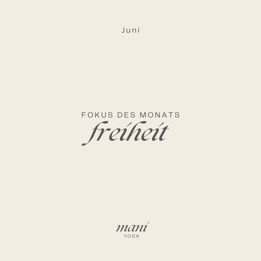 HEJ JUNI. Du bringst FREIHEIT. 🌿
Umringt von grüner, blühender Natur, mit großen Bewegungen und tiefen Atemzügen darf sich in unser Sein ausweiten.
Der Juni erinnert uns an die Freiheit. Die äußere Freiheit wertzuschätzen und zu nutzen. Die innere Freiheit (wieder) zu entdecken und dadurch abzulegen, was uns so oft zurückhält in unserem Ausdruck, in unseren Handlungen
und Entscheidungen.
It’s time to remember & to celebrate your freedom.
Here & now.
Wir freuen uns auf diesen Monat mit Euch. Auf viele freie Bewegungen, freshe Flows & inneres Loslassen ✨🪶🦋
Du bist jederzeit Herzlich Willkommen für ein erstes Mal bei uns!
Much Love, deine Manis
📸 @lebenskunst_photography @caro.delin