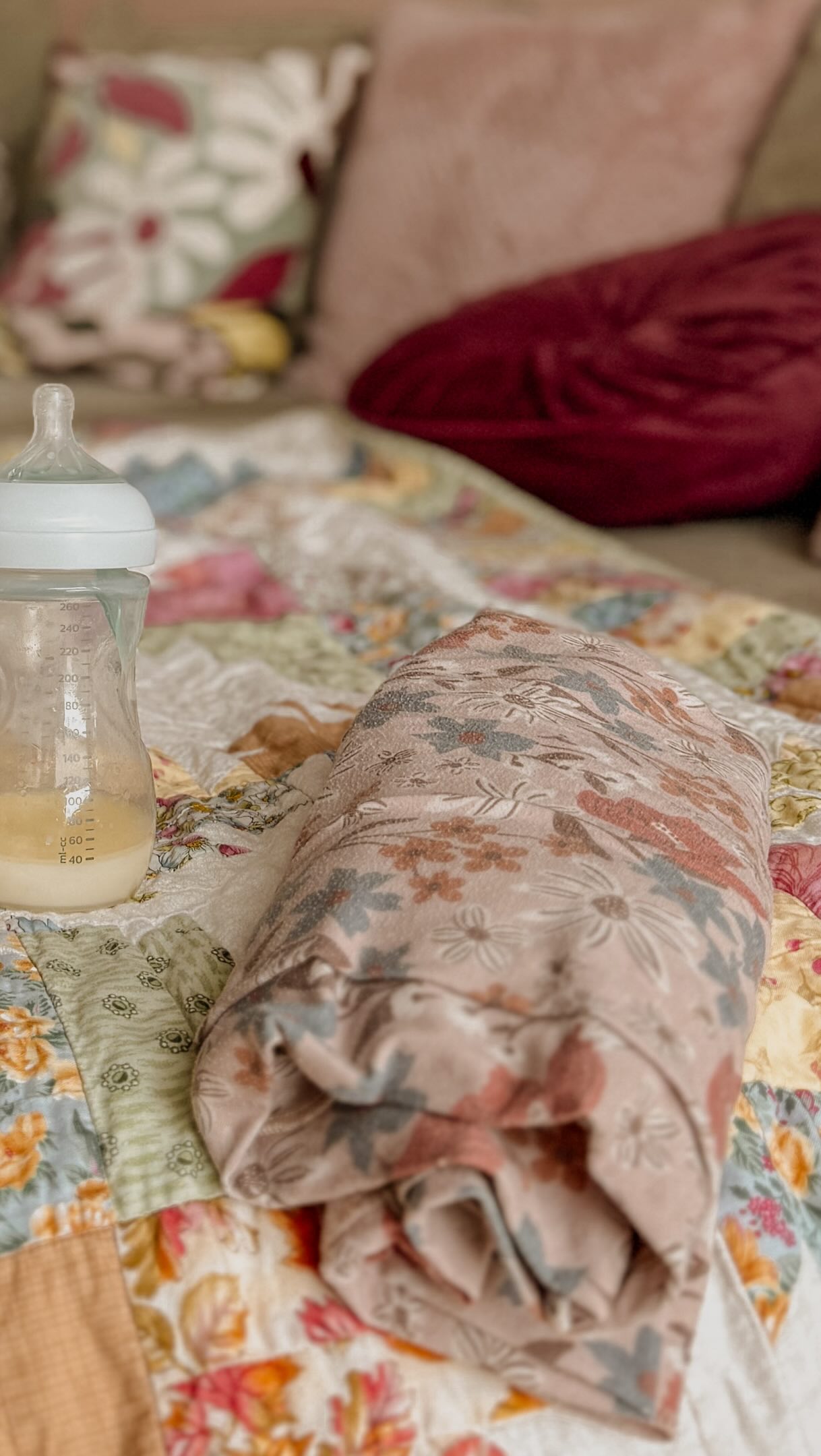 The birth is over.
The baby is fed.
The first few weeks of visitors have gone home.
The bleeding has stopped.
And yet, this is often when a mother needs support the most.
Sometimes postpartum care looks like answering questions.
Sometimes it looks like holding space for tears.
And sometimes it looks like wearing a baby while cutting flowers for a mama who deserves to feel cared for, too.
The way we support mothers after birth matters. So check in on them cause postpartum doesn’t end when your baby is a few weeks old 🌾🤍
#PostpartumDoula #FourthTrimester #PostpartumSupport #NewMomLife #40weekspregnant