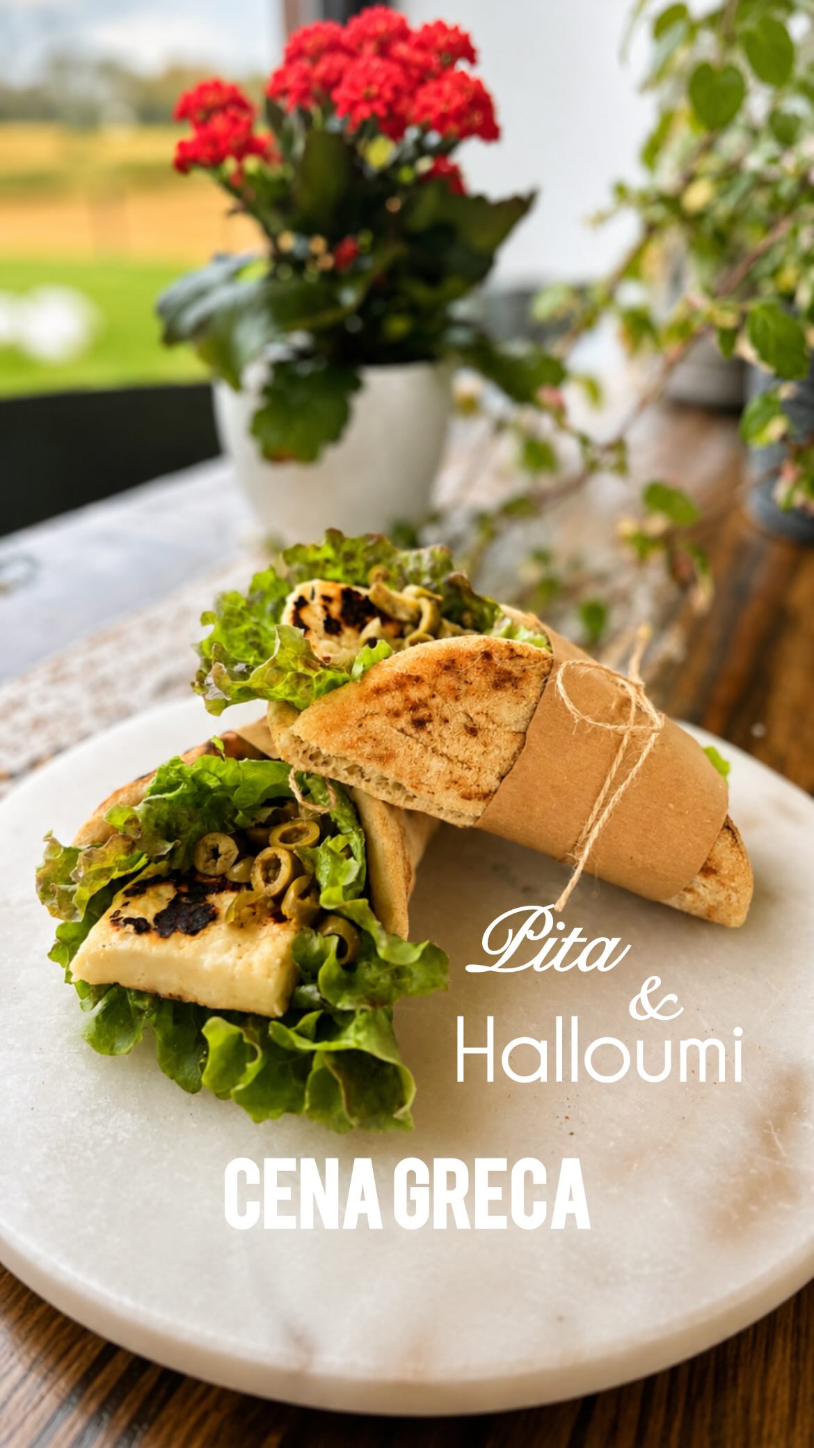 CENETTA GRECA ?? 🇬🇷
Quando hai poco tempo ma vuoi comunque portare in tavola qualcosa di speciale, i prodotti di @greekflavours sono la soluzione perfetta! 🇬🇷✨
La pita e l’halloumi arrivano direttamente dalla Grecia in soli 2 giorni, pronti a trasformare una semplice cena in un viaggio di sapori mediterranei.
L’halloumi è super pratico da preparare: bastano 3 minuti su griglia, piastra o padella per ottenere una crosticina dorata e croccante fuori, mentre dentro resta morbido, cremoso e irresistibile… senza sciogliersi!
Io l’ho gustato in due modi:
🥙 dentro una pita con lattuga, olive e halloumi grigliato;
🥗 accompagnato da rucola, pomodorini, basilico fresco e una golosa colata di miele greco.
Il risultato? Una cena veloce, sfiziosa e così buona da conquistare tutta la famiglia ❤️
Se volete provarli anche voi, trovate il link nelle mie storie per le prossime 24 ore oppure nelle storie in evidenza “Collaborazioni”.
#adv #Halloumi #PitaGreca #valigiainfarinata CucinaGreca CenaVeloce IdeeCena FoodLovers MediterraneanFood
#dοlcifattiincasa
FamilyFood
