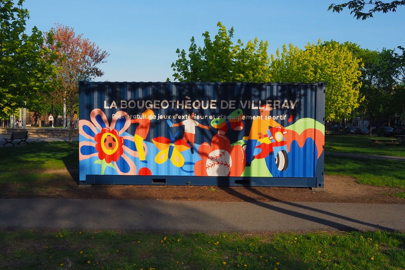 Fresque murale La bougeothèque 🪁
Merci à @espacefamillevilleray pour cette belle initiative de projet qui donne de la couleur au parc de Normanville et permet à tous d’emprunter des jeux extérieurs gratuitement 🫶
Espace-Famille Villeray est un organisme à but non lucratif qui offre plus de 40 activités pour les futurs parents et les familles avec des enfants de 0 à 5 ans 🌼