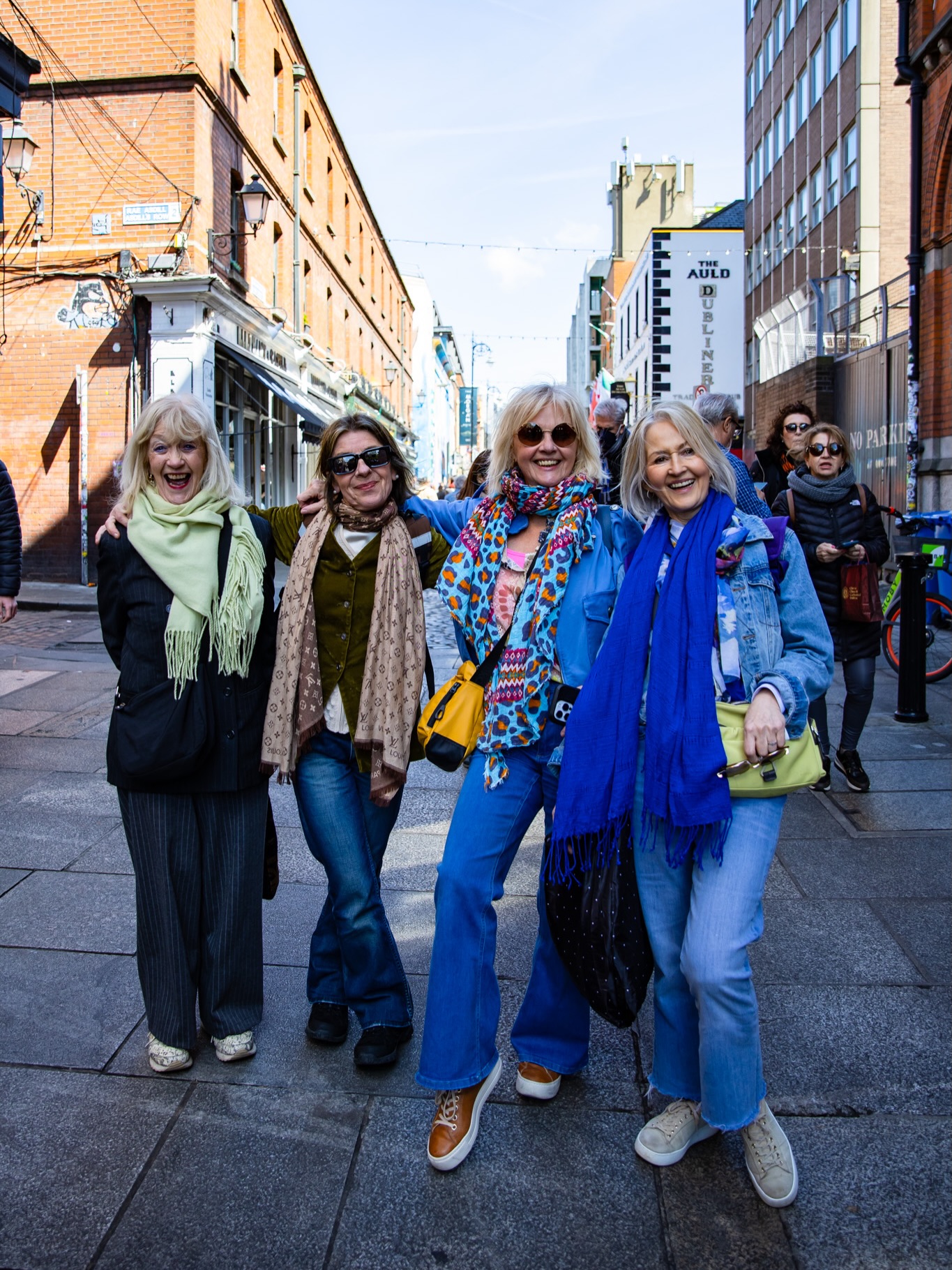Style spotted in Temple Bar ✨📸
Another round of fits that caught our eye on the cobblestones this week 💚
Proof that some of the best fashion moments happen when you’re simply out and about.
#lovetemplebar #wearetemplebar #outfitinspo #dublin