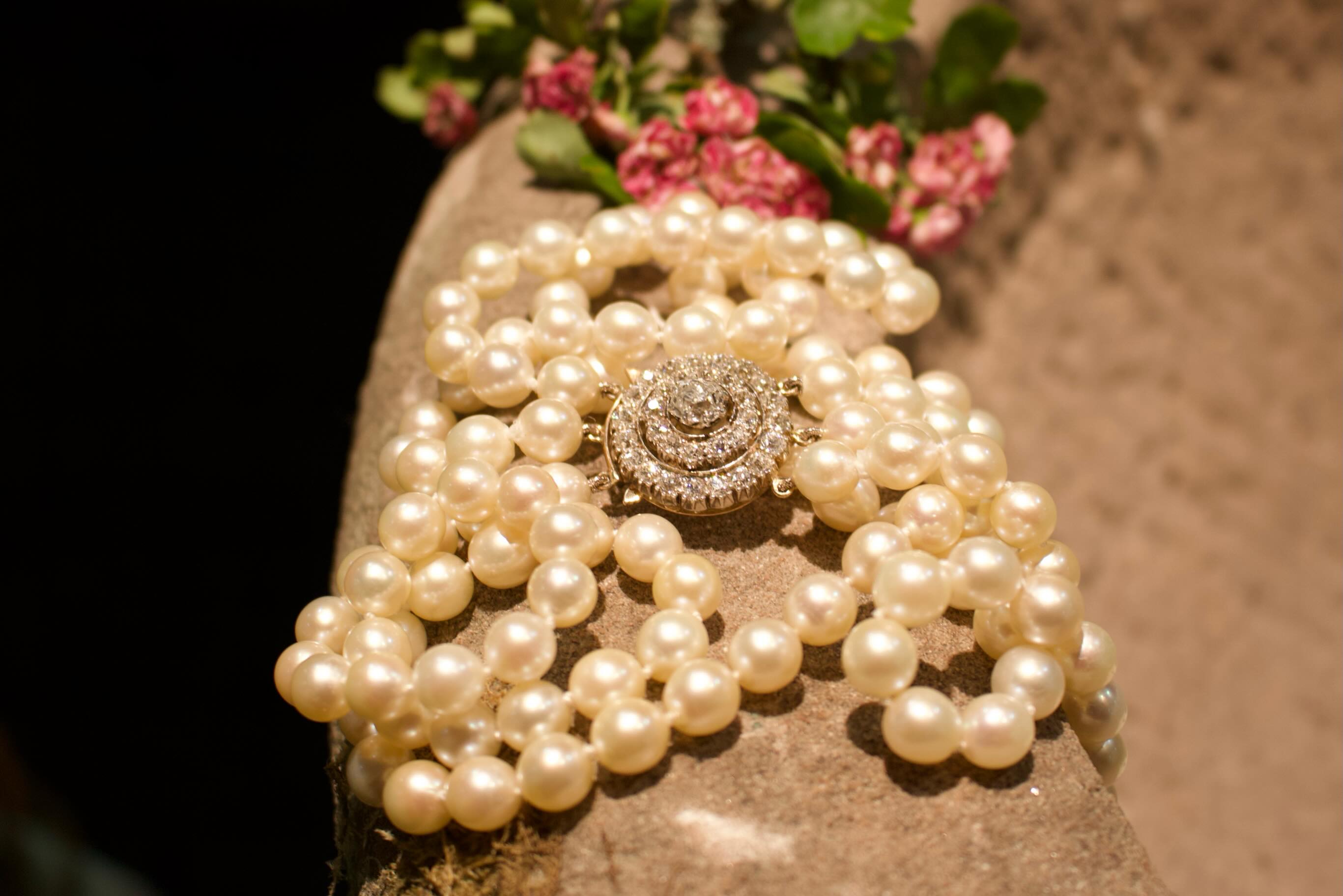 It’s June and that means summer is on the way and with it the most perfect pearls as the June birthstone
Here are a few of our favourites to ease you into a new week and a new month 🤍🤍🤍
#mondaymotivation #pearl #naturalpearls #pearljewelry #antiquejewelryaddiction