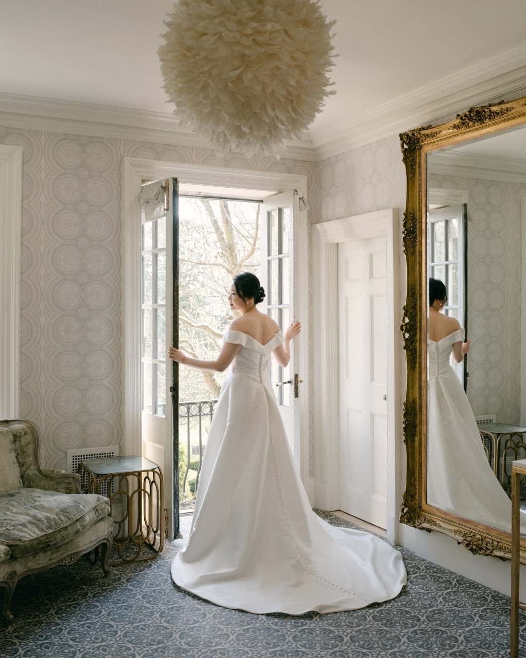 Somehow we experienced all four seasons with T + M. Despite the crazy weather, every part of the day was so beautiful from start to finish ๐ค
photographer: @rayastudios_
venue: @graydonhallmanor
planner: @samathal for @fleurweddingstoronto
florals: candy @fleurweddingstoronto
hair & makeup: @joyce.makeupartist
officiant; @royproeverything