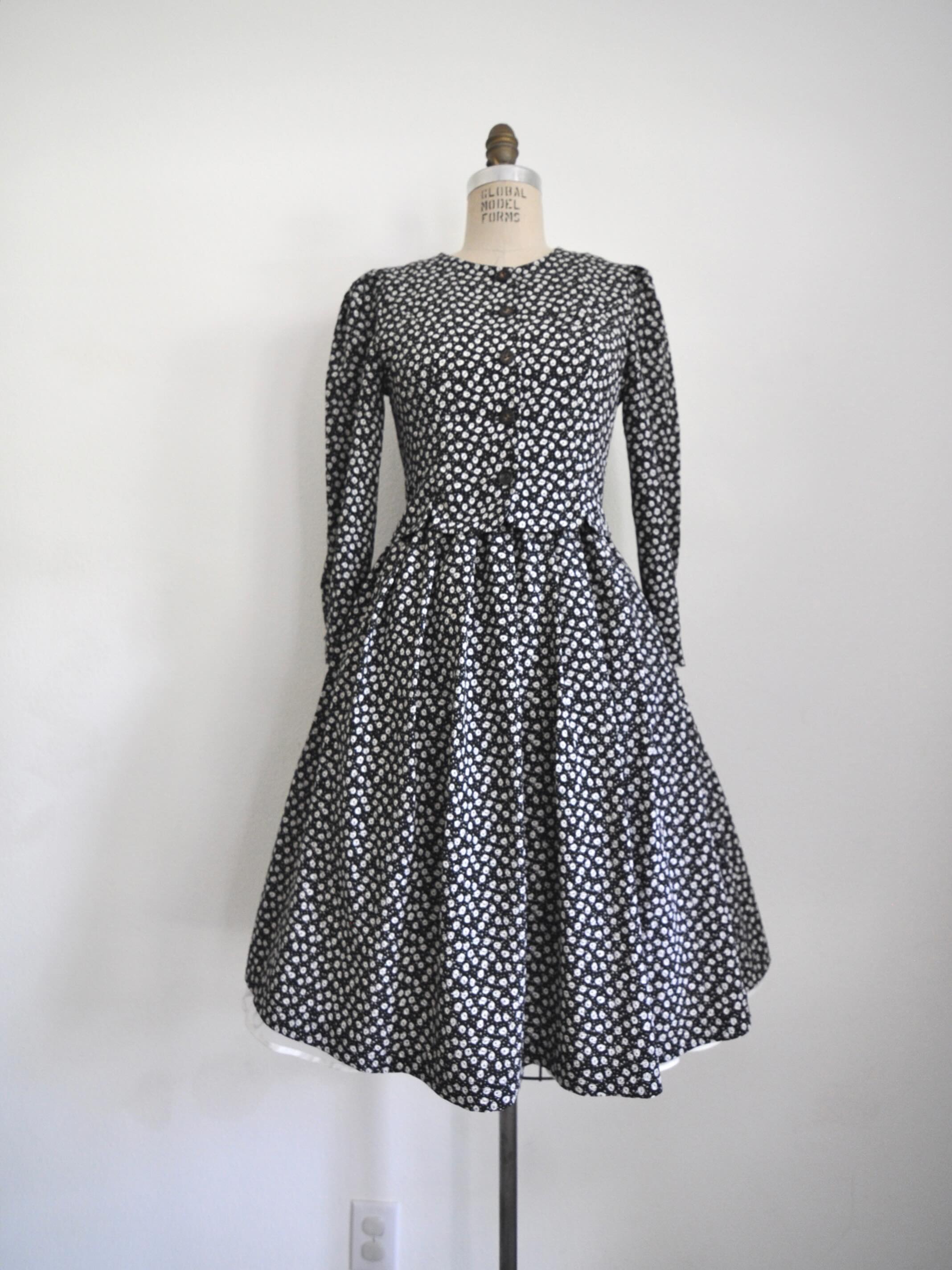 Link in bio to shop! Beautiful midnight floral dress. Functional buttons, lined, elastic waist. Bust: 34” Length: 41” Waist: 24-34” Shoulder to waist: 15.5”