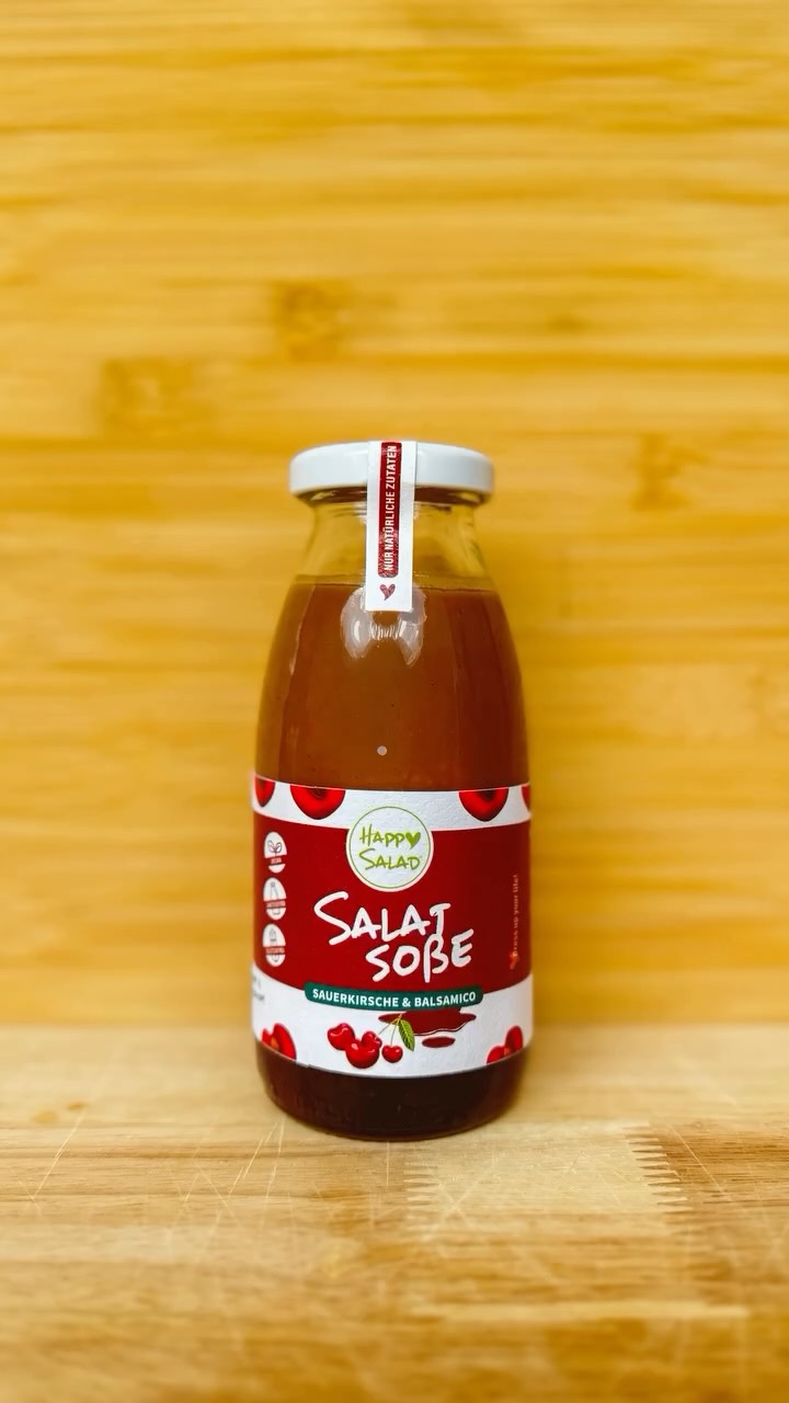 Kirsche kann mehr als Kuchen. 🍒
Unsere Salatsoße Sauerkirsche & Balsamico bringt fruchtige Frische und feine Balsamico-Tiefe auf deinen Teller.
Perfekt zu Rucola, Feldsalat, Ziegenkäse, Nüssen, Bowls oder gegrilltem Gemüse.
Für alle, die Salat gerne ein bisschen besonderer mögen.
Schon probiert?
#happysalad#neuesprobieren#lecker#kirsche#balsamico