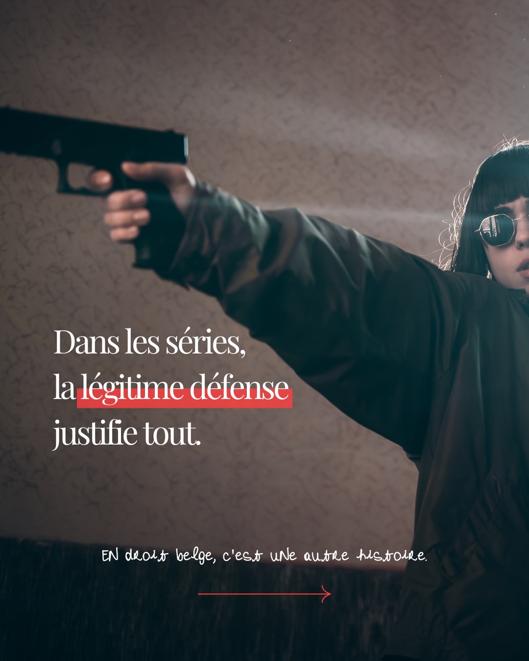 La légitime défense existe en droit belge, mais elle est bien plus difficile à invoquer que vous ne le croyez...
La légitime défense est l’une des notions les plus citées et les plus mal comprises du droit pénal. Elle n’est pas une clause générale qui justifie toute réaction face à une agression.
En droit belge, c’est une cause de justification encadrée par des conditions cumulatives que le juge apprécie souverainement, au cas par cas, en se plaçant au moment exact des faits.
Ce que beaucoup ignorent : même si vous étiez réellement en danger, votre réaction peut ne pas être reconnue comme légitime si elle était disproportionnée, si une autre issue était possible, ou si l’agression était déjà terminée au moment où vous avez agi.
Si vous avez été impliqué.e dans un incident de ce type, ne faites aucune déclaration sans avoir consulté un avocat. Les premières heures sont déterminantes pour la suite de la procédure.
Besoin d’un avis juridique sur votre situation ? Contactez le cabinet.
#défense #penal #victime #agression #penal