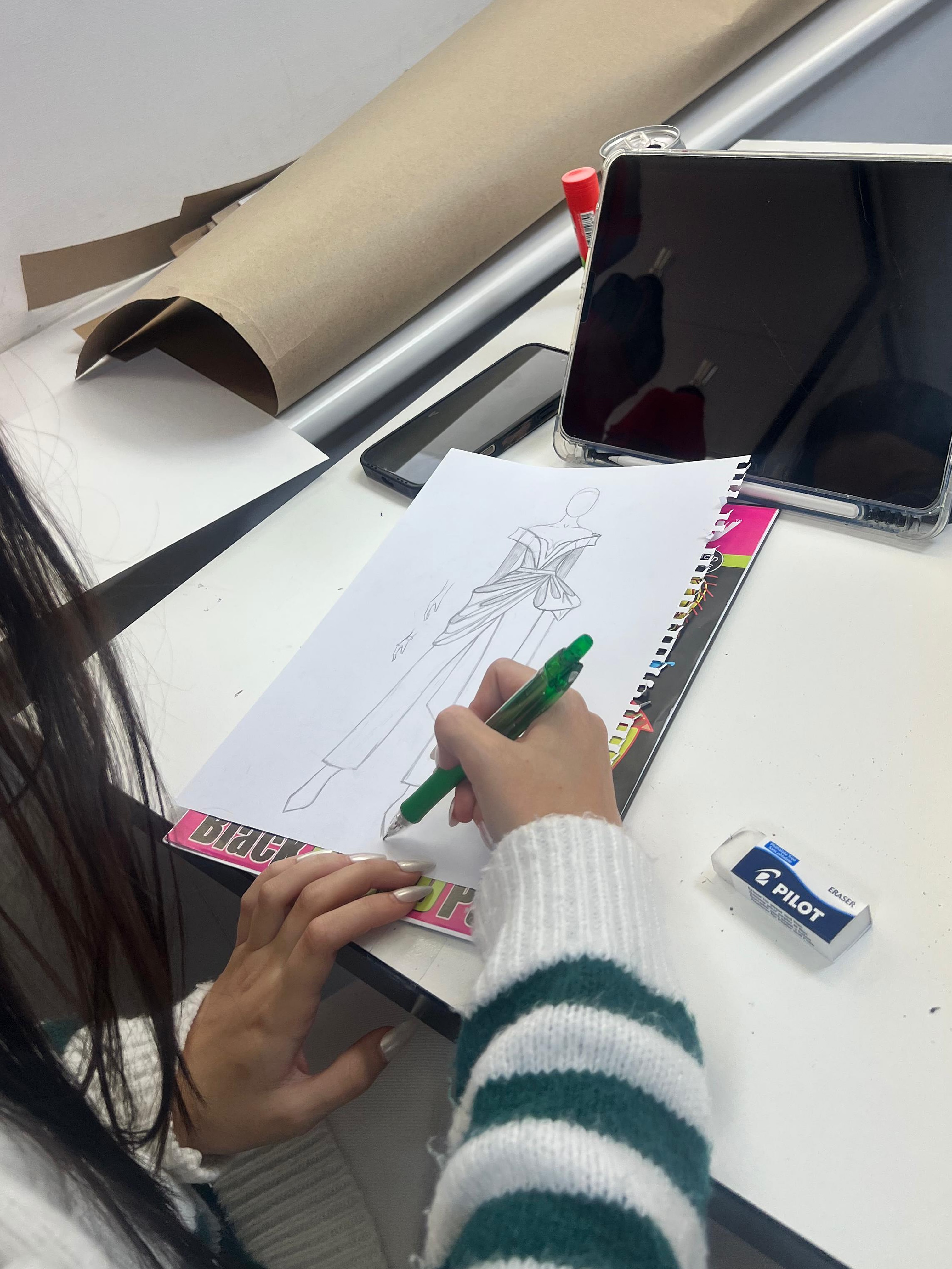 Fashion designing, figure drawing & story boarding. All in a days work at FEDISA Fashion School. 🙌🏼
2027 applications are now open. Go to www.fedisa.co.za to apply online today.
#fedisa #fedisafashionschool