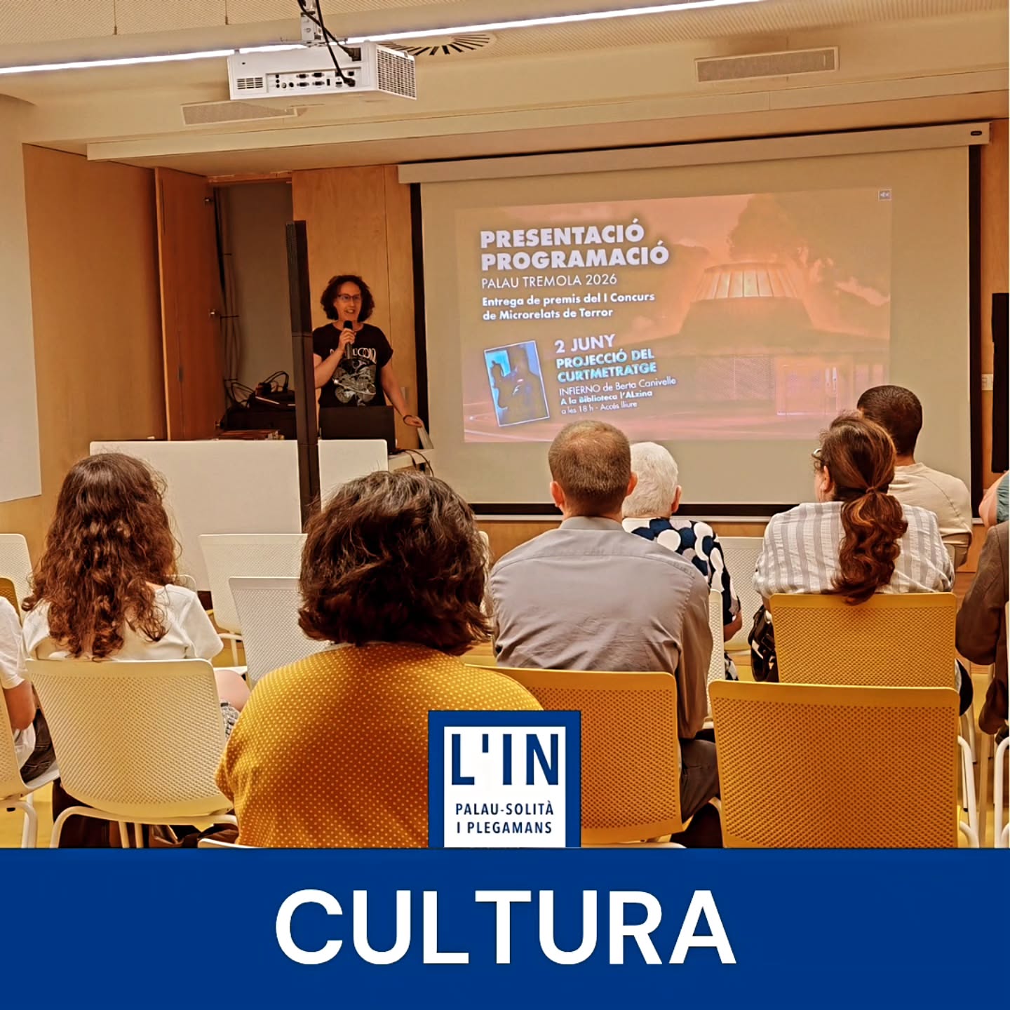 CINEMA. Ahir es va presentar la programació de la 5a edició del Palau Tremola, la mostra de cinema de terror que té lloc al parc de l'Hostal del Fum els tres primers dissabtes de juliol. L'acte es va fer a l'auditori Lluís Ventura, de la biblioteca L'Alzina, i va servir també per presentar els guanyadors del primer concurs de microrelats de terror organitzat amb motiu de la mostra cinematogràfica.
Pel que fa a la mostra, aquest any tindrà l'obra de Stephen King com a eix, i a més de les tres pel·lícules programades es podrà veure el documental 'Stephen King: un mal necessari', que es projectarà a la biblioteca el 17 de juny a les 19.00.
Les tres pel·lícules previstes per enguany són 'The shinning' (04/07), 'The Mist' (11/07) i 'It' (18/07). Totes les projeccions comencen a les 22.00 i són en versió original, però des de les 20.00 es pot gaudir al parc d'un servei de bar i zona de pícnic.
Pel que fa a la primera edició del concurs de microrelats, en la categoria de 16 a 25 anys, el primer premi va ser per a Ariadna Vieco, amb l’obra _L’escollida_, mentre que el segon premi va recaure en David Jiménez, per _Els passos_. El jurat també va concedir un accèssit a Laia Rimbau per _La nineta dels meus ulls_. En la categoria de majors de 25 anys, l’accèssit va ser per a Josep Maria Farnés, amb l’obra _L’ombra_.
#Palausolitaiplegamans #PsiP #palautremola @fanconbcn @ajpalauplegamans @josep_farag