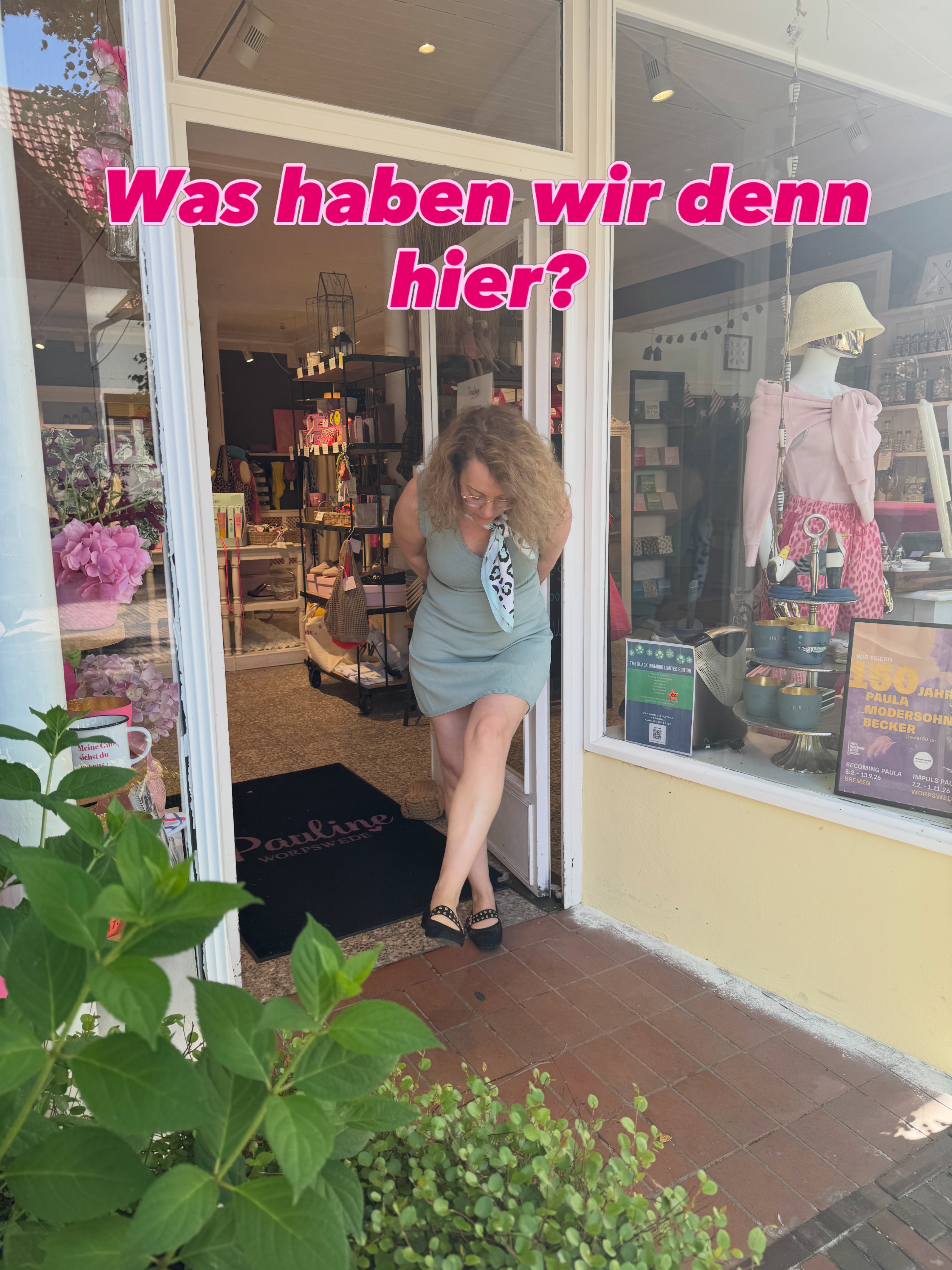 Mintgrün. Gestrickt. Kurz genug, dass der Sommer weiß, wer hier das Sagen hat. ☀️
Das Strickkleid von Oh April ist gerade mein absolutes Lieblingsteil – kombiniert mit Leo-Tuch und schwarzen Ballerinas in Netzoptik, ist der Look einfach komplett. 🩷
Schau vorbei – wir haben noch ein paar dieser Schätze für euch!
Pauline Worpswede · Bergstraße 26 · Mo–So 11–18 Uhr
#PaulineWorpswede #Worpswede #OhApril #Sommeroutfit #Boutique