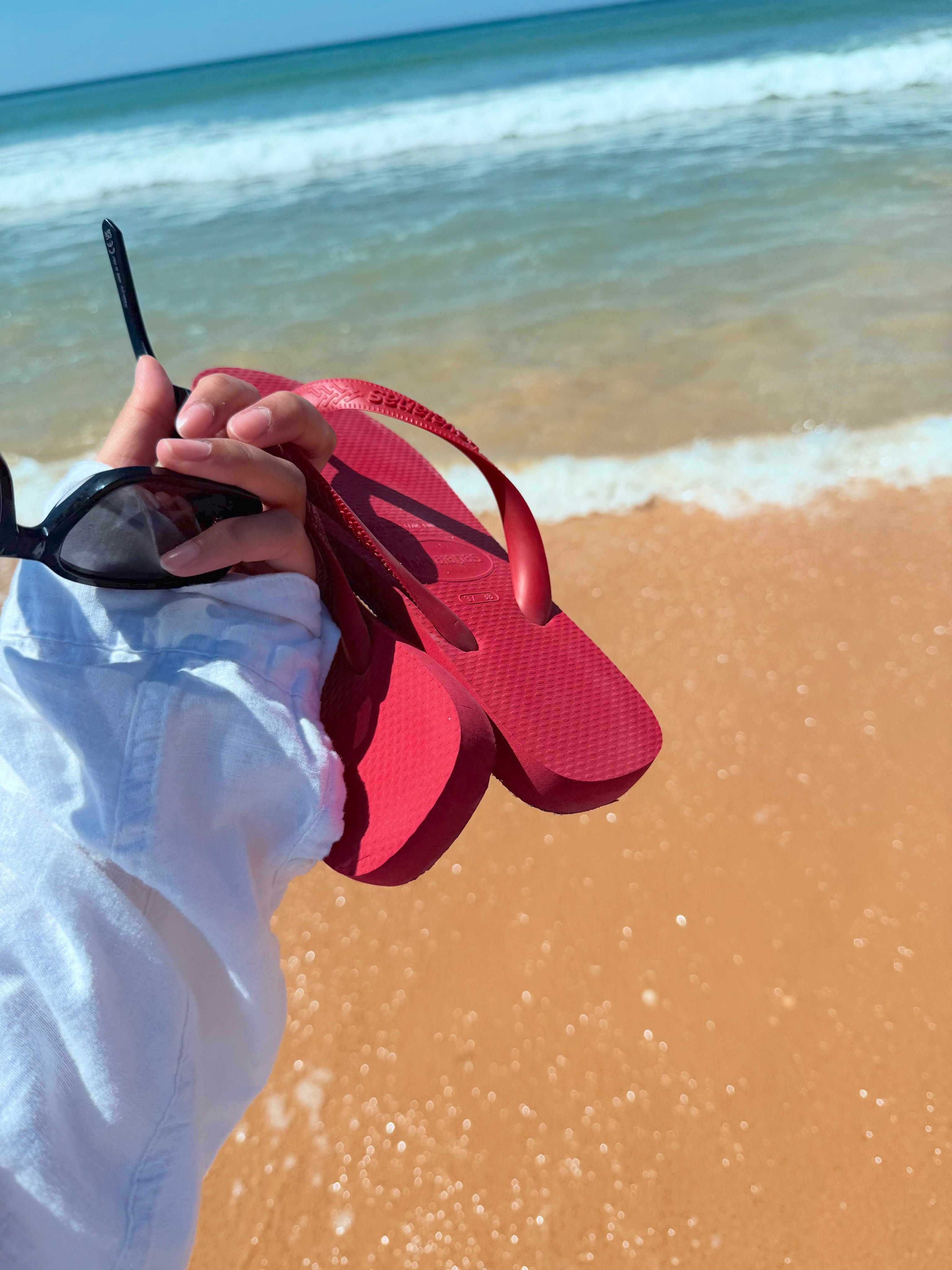 Red flip flops are the only footwear I need this summer. Say it with me.
Key Notes:
In our household a party is any time with Nachos
My red and white shorts @marksandspencer
The handheld fan is a preggy need, from the store in Europe that have the cow outside
Mineral spf @bubble
The lobster bag is @tkmaxxuk hellllloooo it’s so cute