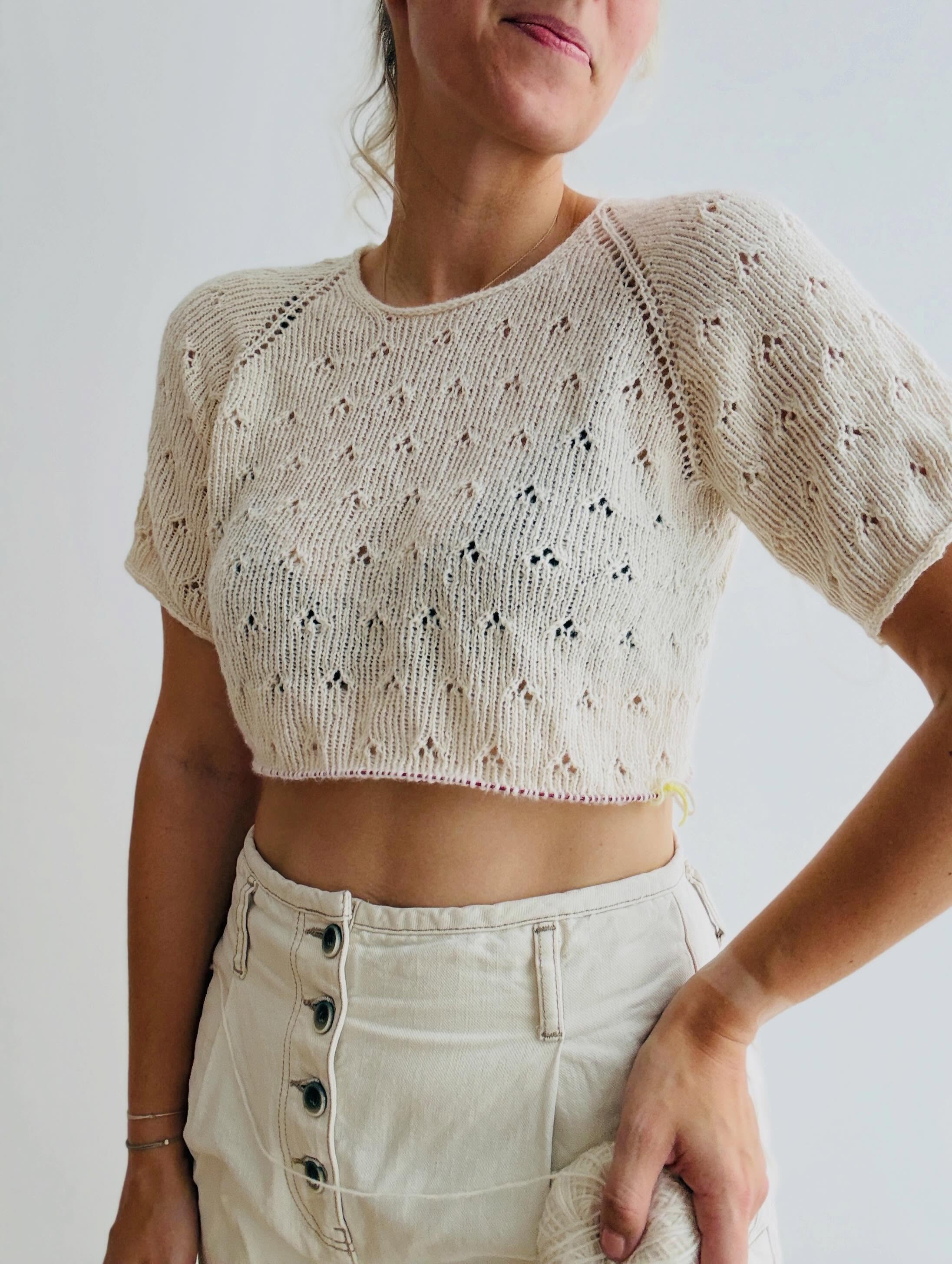 I finished my new favorite summer garment a few days ago and I am so happy with fit, color and yarn choice - it just compliments each other perfectly 🥰
.
If you need this tee as well in your handmade summer wardrobe, the wait is almost over as the pattern for the #lillietee is coming your way next weekend 💗
.
.
.
Pattern in progress by me - Lillie Tee - and coming next weekend ✨
.
Yarn: Susve in the shade Natur by @pascuali_official
.
Advertising
.
#knitting #knittingpattern #stricken #strickenmachtglücklich