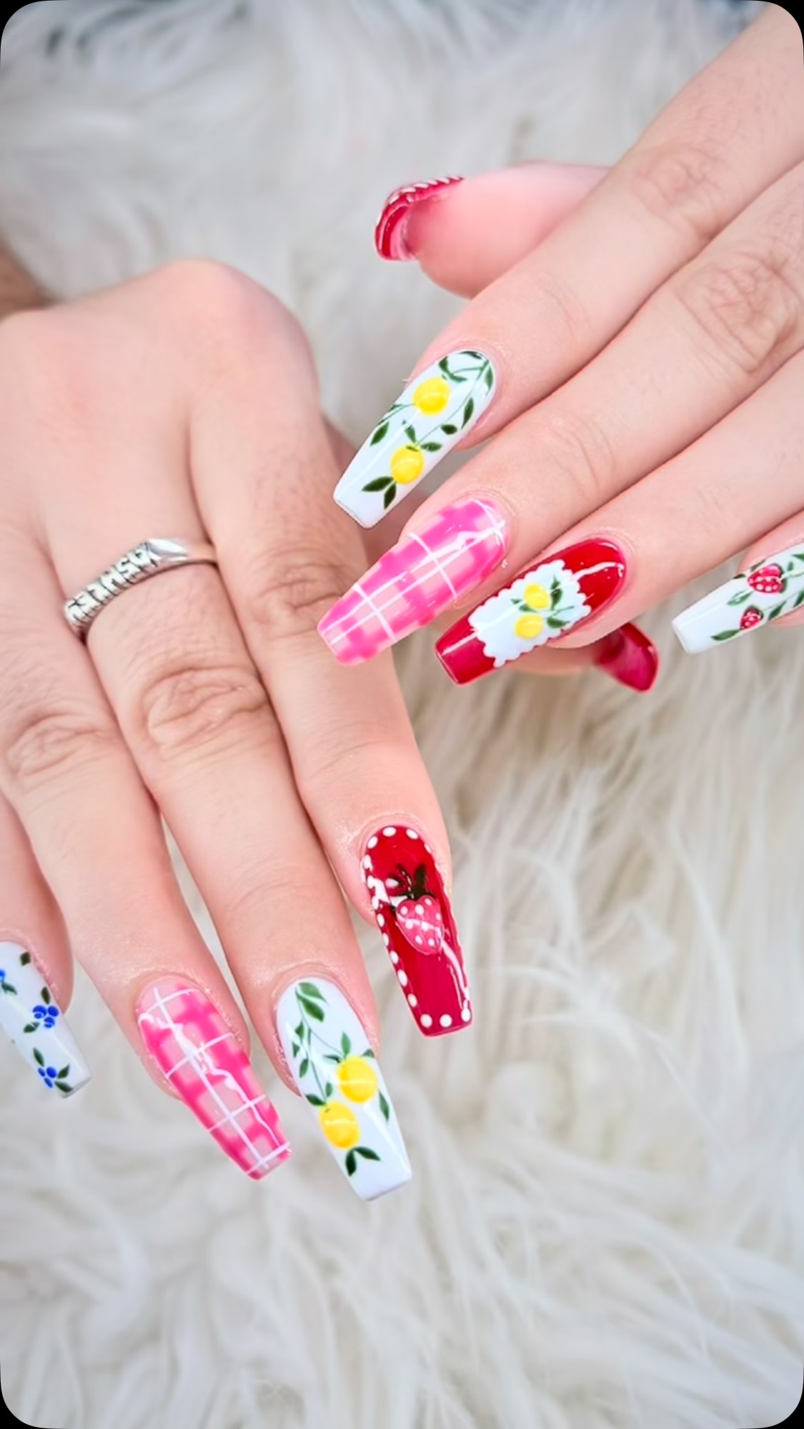 🍓🍓🍋🫐 Too cute to eat, too fresh to miss ✨💅
Fruity nail season is EVERY season at Nini 💕
Created by Hachi ✨
Book your appointment with the Nini team and let us bring your dream set to life 💖#nininailstampa#nails#fypシ❤️💞❤️