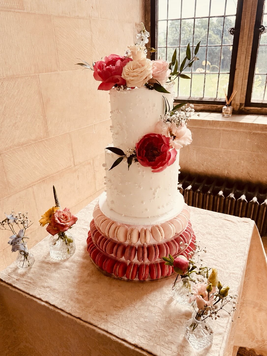 🩷 Amy & Kenny @amylouu__
📆 30.05.26
⛪️ @berkeleycastleweddings
🌸 @soireeweddingsevents
🪀 @moonlight_macarons