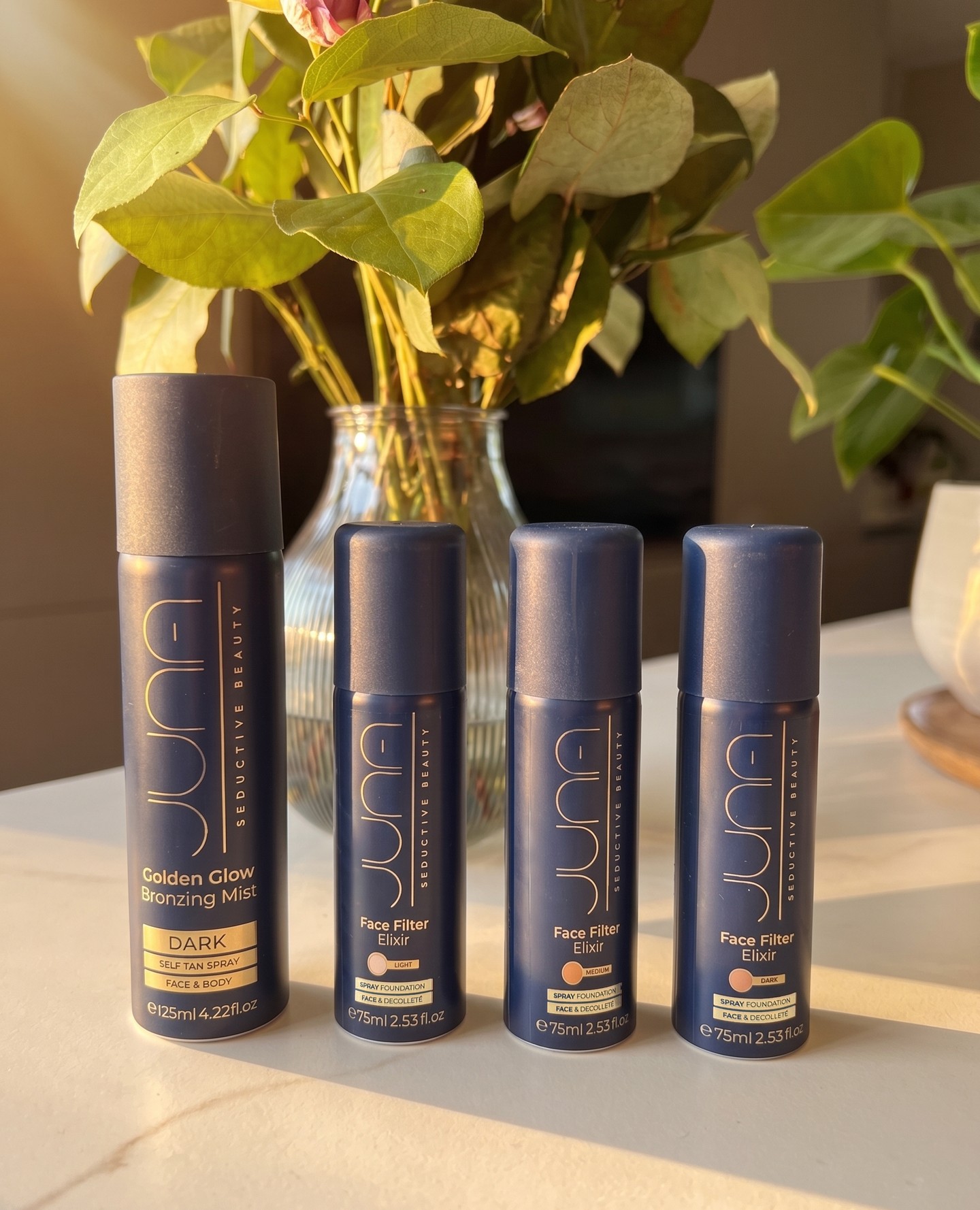 De Face Filter Elixir in 3 tinten: light, medium & dark.
Voor elke huid een match, van een subtiele glow tot net wat meer dekking.
Samen met de Golden Glow mist voor die extra sunkissed finish ✨
Makkelijk, snel en altijd een frisse look 💛
#JUNABeauty #SprayFoundation #GlowySkin #NaturalMakeup
#SunKissedSkin #HealthyGlow #RadiantSkin #GlowRoutine #BeautyRoutine #BeforeAfterGlow #TanTransformation #GlowWithJuna #FaceFilterElixir