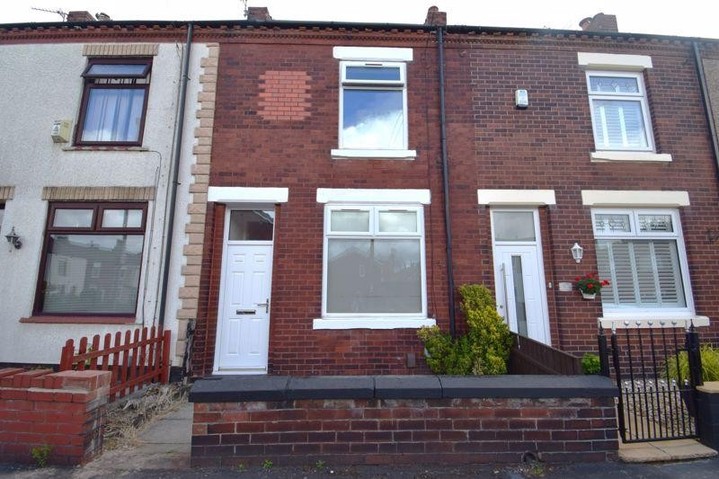 Some homes just take their time finding the right match 💫
Could this be the one you’ve been waiting for?
🏠 3-bedroom terraced house for rent
💷 Rent: £895 per month
🔑 Holding deposit: £206.53
🔒 Security deposit: £1,032.69
📍 Located on Poplar Street, Leigh
Contact us now to book a viewing -
📞 | 01942 514763
📩 | info@lewiswilliam.co.uk
#properties #tolet #lettings #rent #landlord #tenant