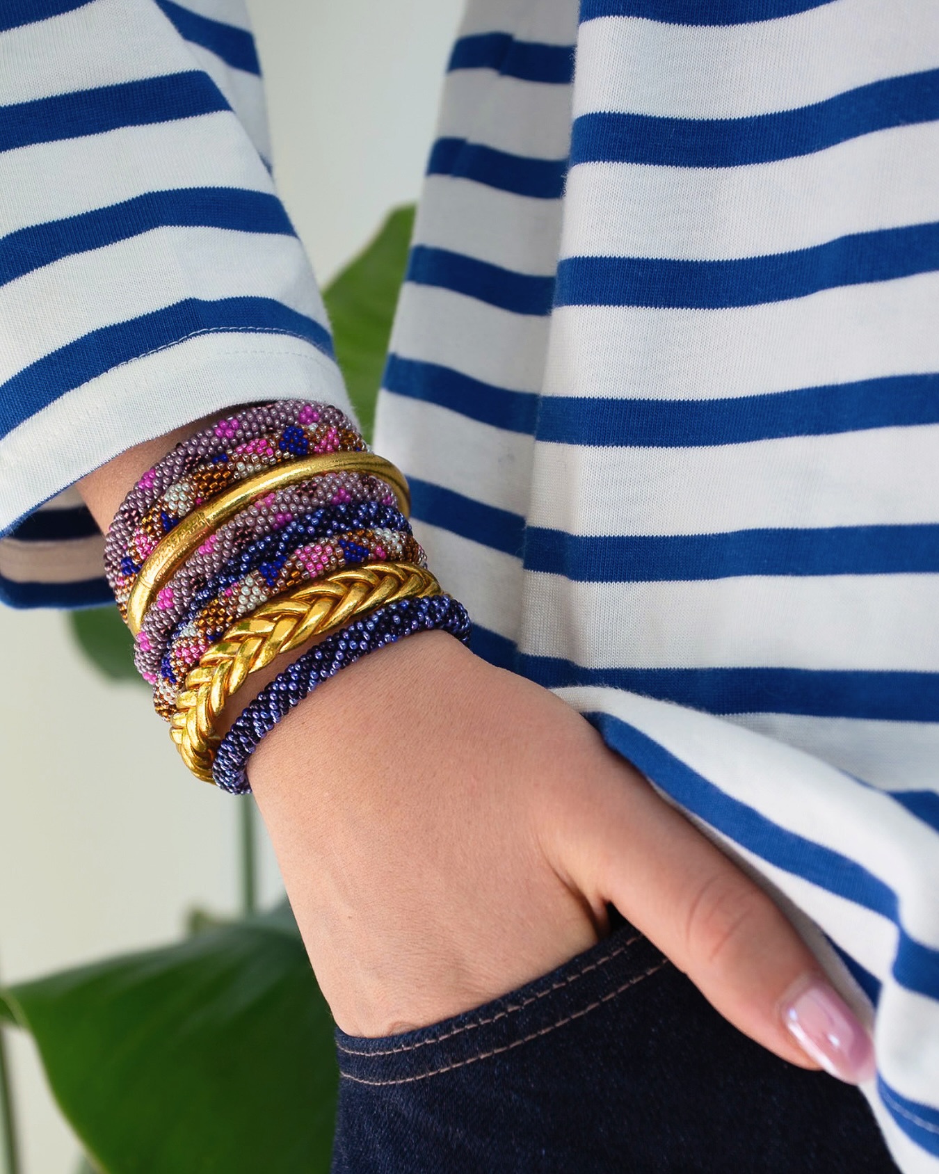 ✨ Le soleil nous a quittés quelques jours… alors nous avons ressorti nos marinières et habillé nos poignets de nos plus beaux bracelets. ⚓️💙
Nous sommes complètement sous le charme de cette accumulation de joncs népalais et de bracelets bouddhistes.
Une alliance lumineuse et pleine de caractère.
Et vous, vous aimez ce mélange autant que nous ? ✨
De très belles nouveautés arrivent dans les prochains jours chez Maison Izel…
Nous avons hâte de vous les faire découvrir. 🤍
Restez connectées, la suite s’annonce magnifique.
#maisonizel #joncbouddhiste #braceletnepalais #new