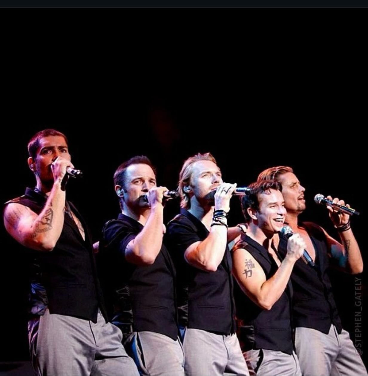 Can’t let these monumental two days pass without thinking about the boys, and Steo, who would have been absolutely beside himself to be performing in a stadium! I think we all know he would have been in his element, and what a show it would have been, to see the 5 of them up there on stage 🤍
But I know despite the fact that we will only see 4 performers with our eyes, we know they’ll be 5. And that’s the beauty of our fandom. We always see 5. ❤️
Have the best night up there, @boyzoneofficial ! Take it all in and feel the love, one last time! ❤️
#Boyzone #StephenGately