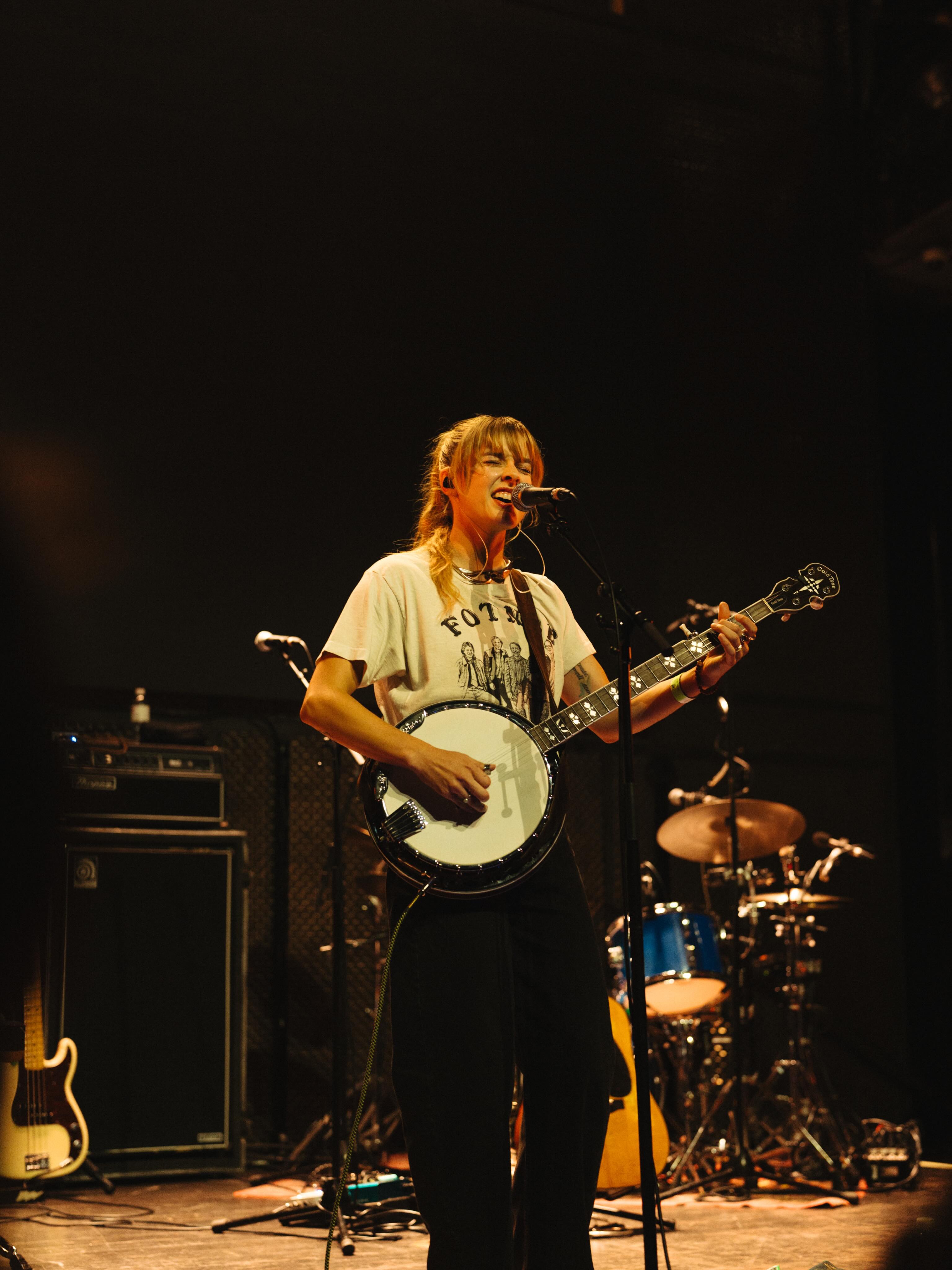 #redlinetour in the thick of it — thank you to everyone coming out each night, y’all make our spirits soar!!!! 🫶
June 4 // SLC Utah
June 5 // Aspen CO
June 6 // Englewood CO
June 9 // Omaha NE
June 10 // Minneapolis MN
June 12 // Chicago IL
June 13 // Cleveland OH
June 14 // Toronto ONT
June 16 // Philly PA
June 17 // Boston MA
June 19 // NYC baby
June 20 // Uncasville CT
June 24 // DC
June 26 // Charlottesville VA
June 27 // Charlotte NC
June 28 // Isle of 🌴 SC
June 30 // ATL GA
July 1 // Knox TN
The nice 📸: @artistsbykayleneliza bts vid @christine.84 miles on my shoes by @jarrodwalker & @christianpennward #livemusic #tour #bluegrass #jatb