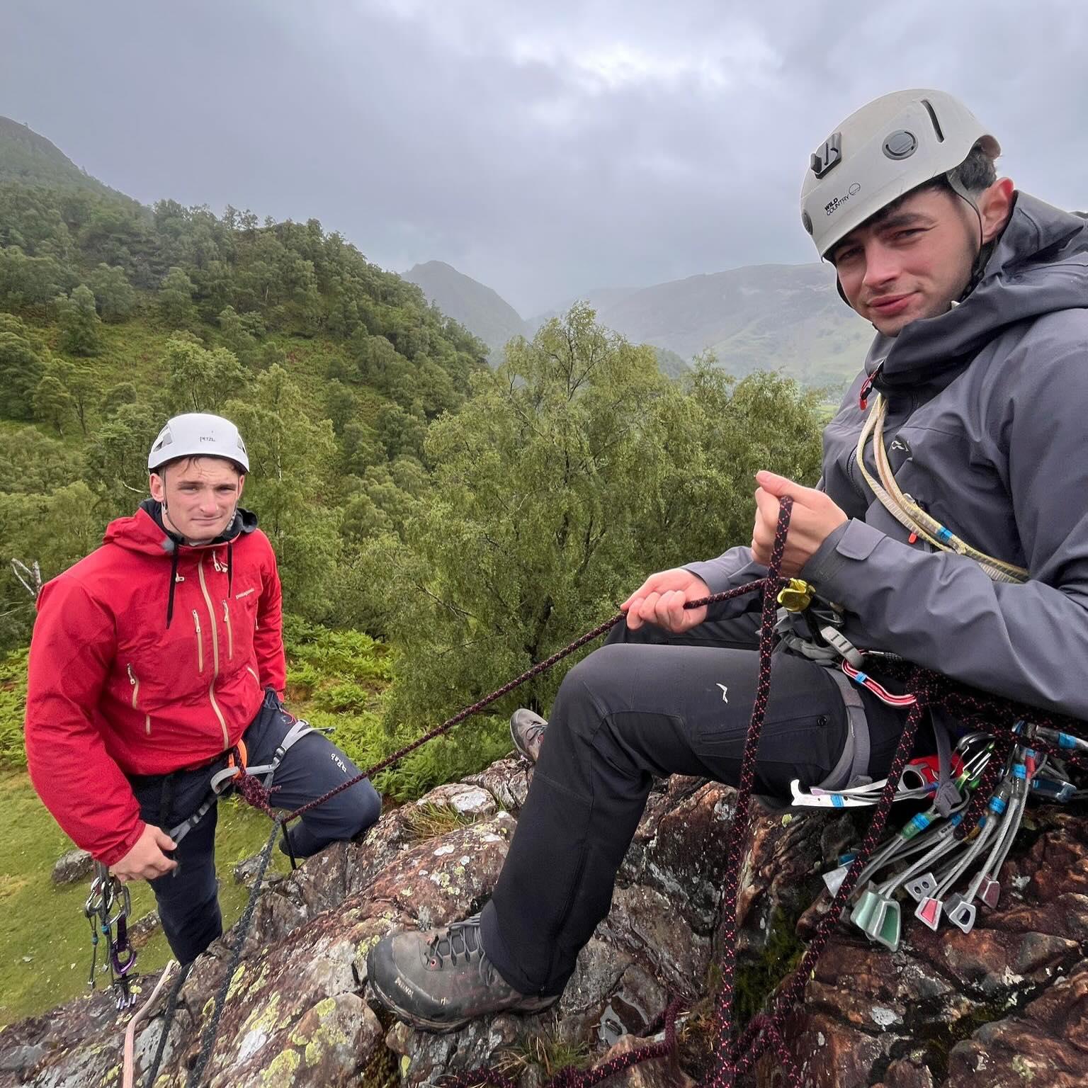 A wet day yesterday for Feargal and Vinny. Thanks to @lakesclimber for running the day and getting through plenty of skills despite the weather.
.
@ami_professionals
.
#lakesclimbing #tradclimbing #learntoclimb #outdoorclimbing #borrowdale