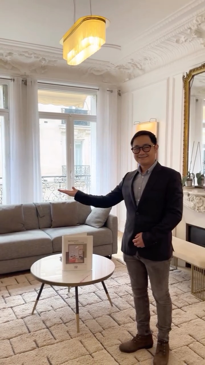 ✨ Can you guess in which neighborhood this hidden gem is located? 👇
Discover this exceptional Haussmann-style apartment, ideally located in one of Paris’s most sought-after areas.
With its high ceilings, elegant moldings, and abundant natural light, it perfectly combines classic Parisian charm with refined modern comfort.
It features 2 spacious bedrooms, each with its own en-suite bathroom, as well as a fully equipped kitchen, for maximum convenience.
A rare, elegant, and welcoming place to stay… #evengestion #fyp #parisstay #beautiful #hiddengem