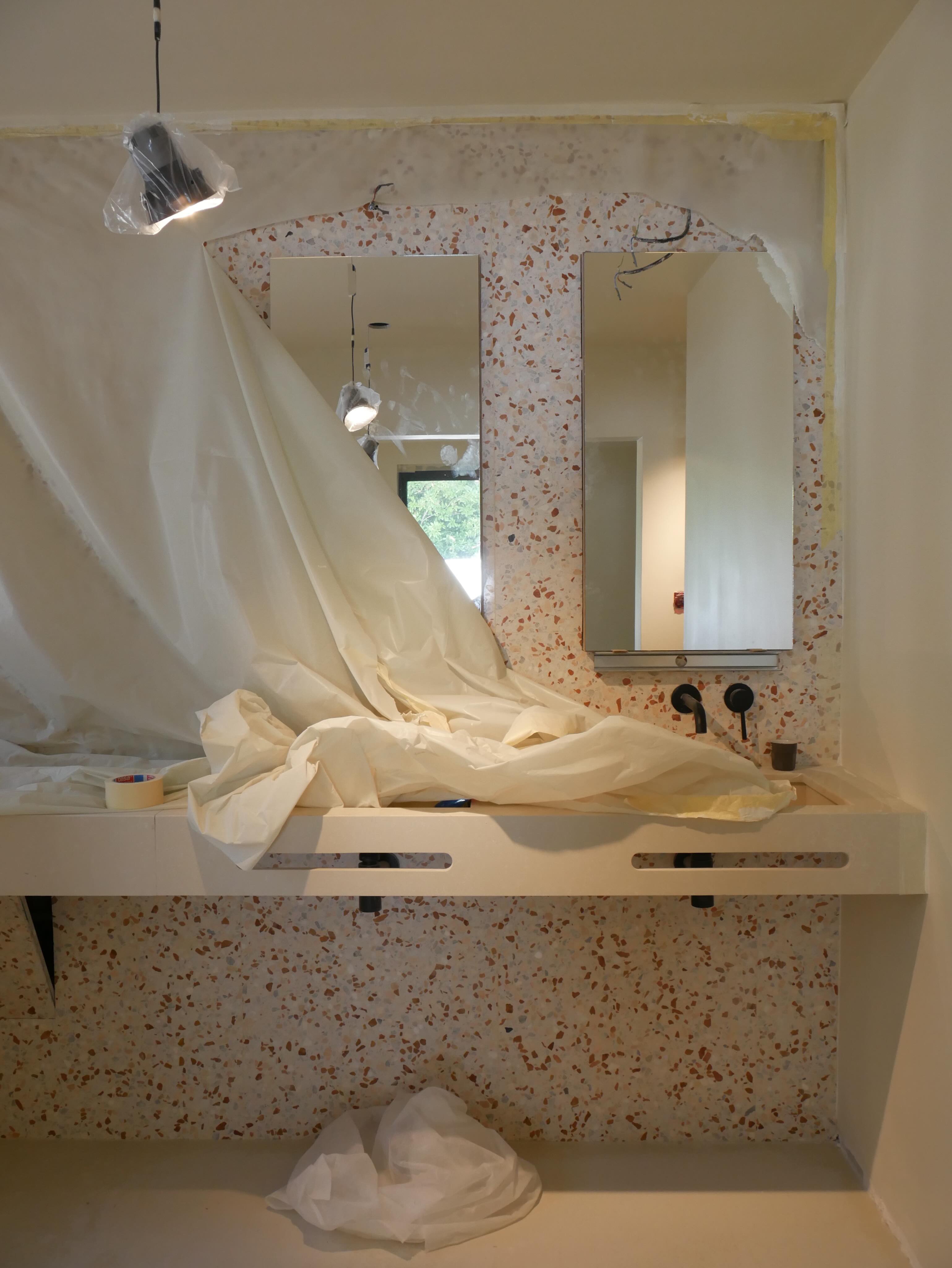 APRÈS I AVANT - Partie 2/3
Présentation d’un chantier en cours
Rénovation totale d’une maison existante + transformation d’une partie du garage en surface habitable + extension
Ce projet dans le massif protégé des Alpilles et en zone ABF s’inscrit dans un contexte patrimonial exigeant. Chaque intervention doit trouver sa juste place. Notre approche consiste à révéler les qualités de l’existant tout en l’adaptant aux usages contemporains, dans un dialogue constant avec le paysage et l’architecture locale.
Il s’agit d’un travail d’équilibre : préserver l’identité du lieu tout en lui offrant un nouveau souffle.
De la première visite à la livraison du chantier, nous accompagnons nos clients à chaque étape avec une vision globale, où architecture et paysage se répondent pour former un ensemble cohérent et durable.
Vous avez un projet de rénovation ou de construction neuve?
Contactez-nous:
⌨️ canelle.studiodac@gmail.com
📞06.62.72.07.74
#Architecture #Paysage #Rénovation #Alpilles Patrimoine