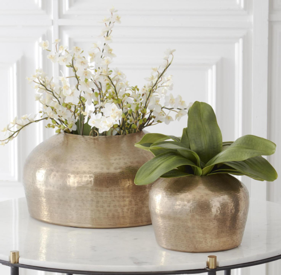 Looking to make your home feel a little more upscale and refined? Gold accent décor is a timeless way to add warmth, elegance, and sophistication to any space.
Visit Jenny Lee Designs in downtown Monument to explore beautiful gold accessories, vases, lamps, and décor pieces that help elevate the look and feel of your home.
#JennyLeeDesigns
#DowntownMonument
#DecorIdeas
#HomeDecor
#EverydayDecor