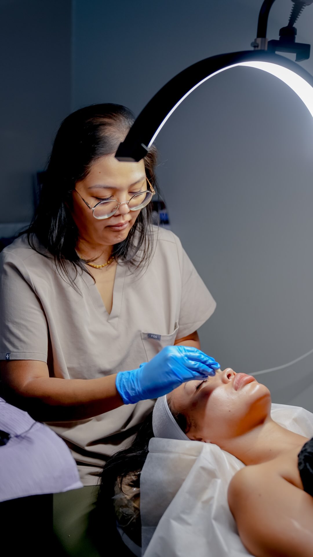 Monday morning energy: starts with “okay let’s be productive” and ends with “oh look a bird” 🐦
We tried. We really did. 😂
Book your next appointment comment for the link!