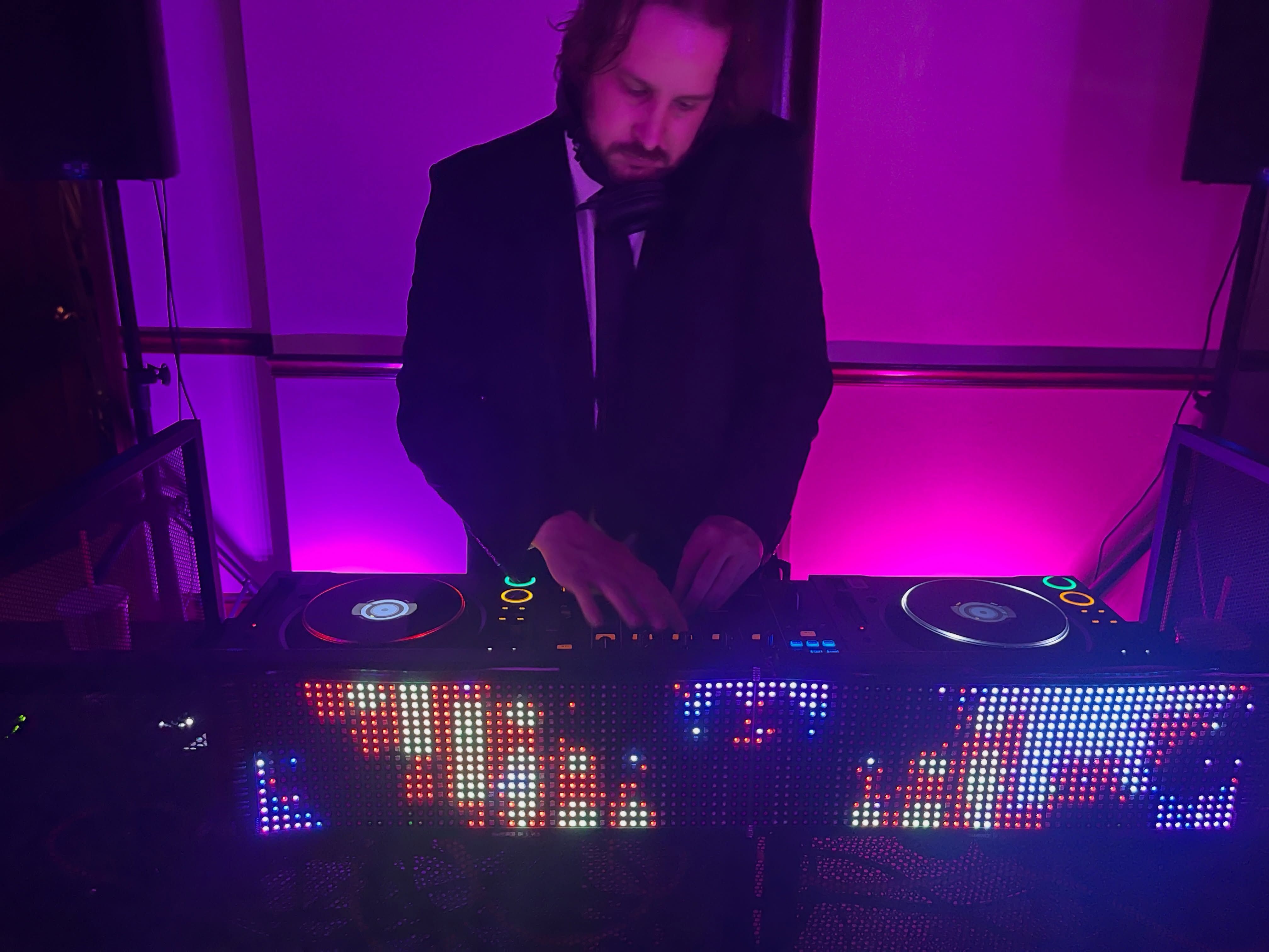 I’m an analog boy, living in a digital world. No shows coming up for awhile, but I should be out and about supporting all of you for Pride Month🏳️🌈. It’s super important we support each other, no matter what our differences are. Music always brings us together 🫶🪩🕺💪🤘