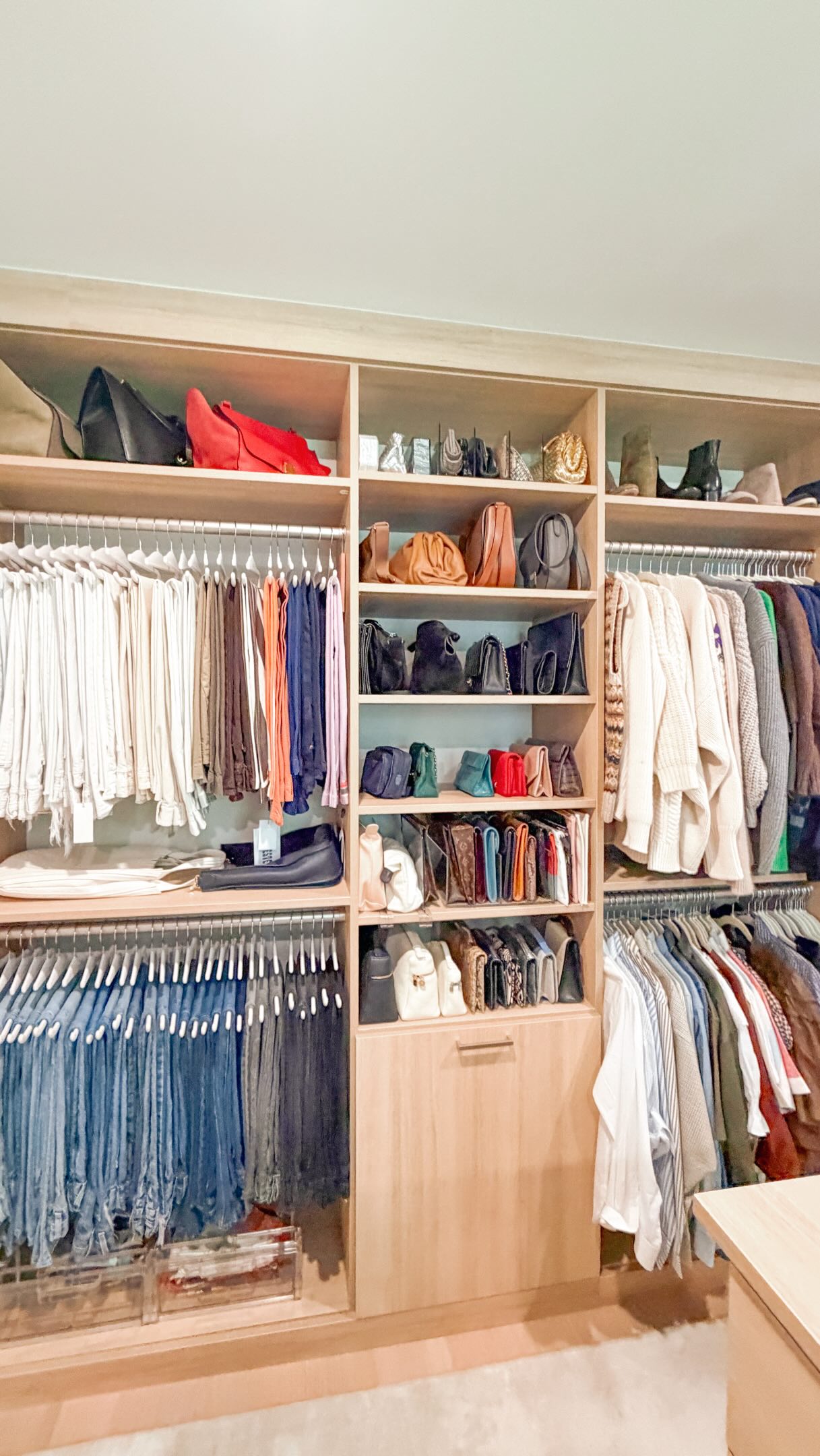 A closet that makes getting dressed feel like the best part of your day. ✨
#hercloset #closetorganization #professionalorganizer #greenwichct