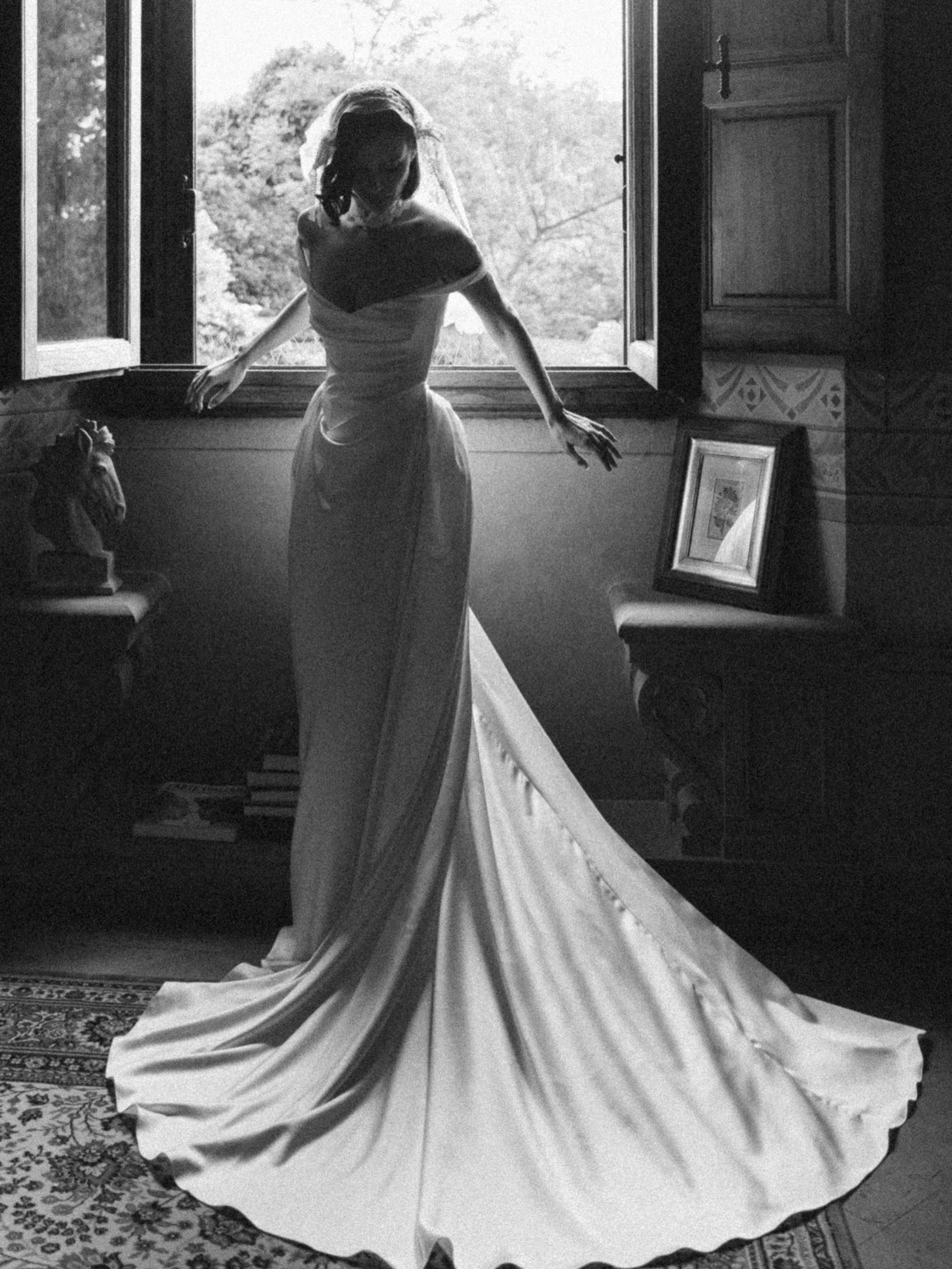 Ridiculously dreamy inspo for you wearing our Caroline gown!
Creative team:
Concept & Idea: @wedding_lesya
Photo: @wedding_lesya
Location: @villa_la_commenda_concordia
Bride Dress: @rouvell_wedding
Jewelry: @eolica_cj
Veil: @laridence
Florist & Decor: @floral_art_olla
Calligraphy: @poetry_ink_atelier
Stylist: @alyona_pushilina
Makeup: @nata_kras.nova
Suit: @herse_1868
Couple: @maria_pender & @adam.didi__