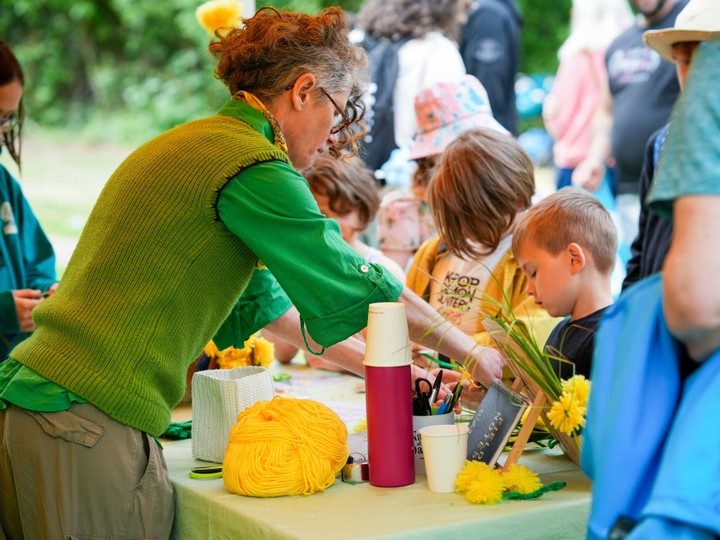 A throwback to a magical Saturday in Monmouth.
Some days simply stay with you, and the Wye Valley River Festival's Merry Monmouth celebration was one of them.
Over 3,000 of you joined us for a day of parades, puppets, storytelling and song at Drybridge Park.
Huge thanks to every artist, volunteer and friend who made it. ✨
@wyevalleyriverfestival
#VisitDeanWye #WyeValley