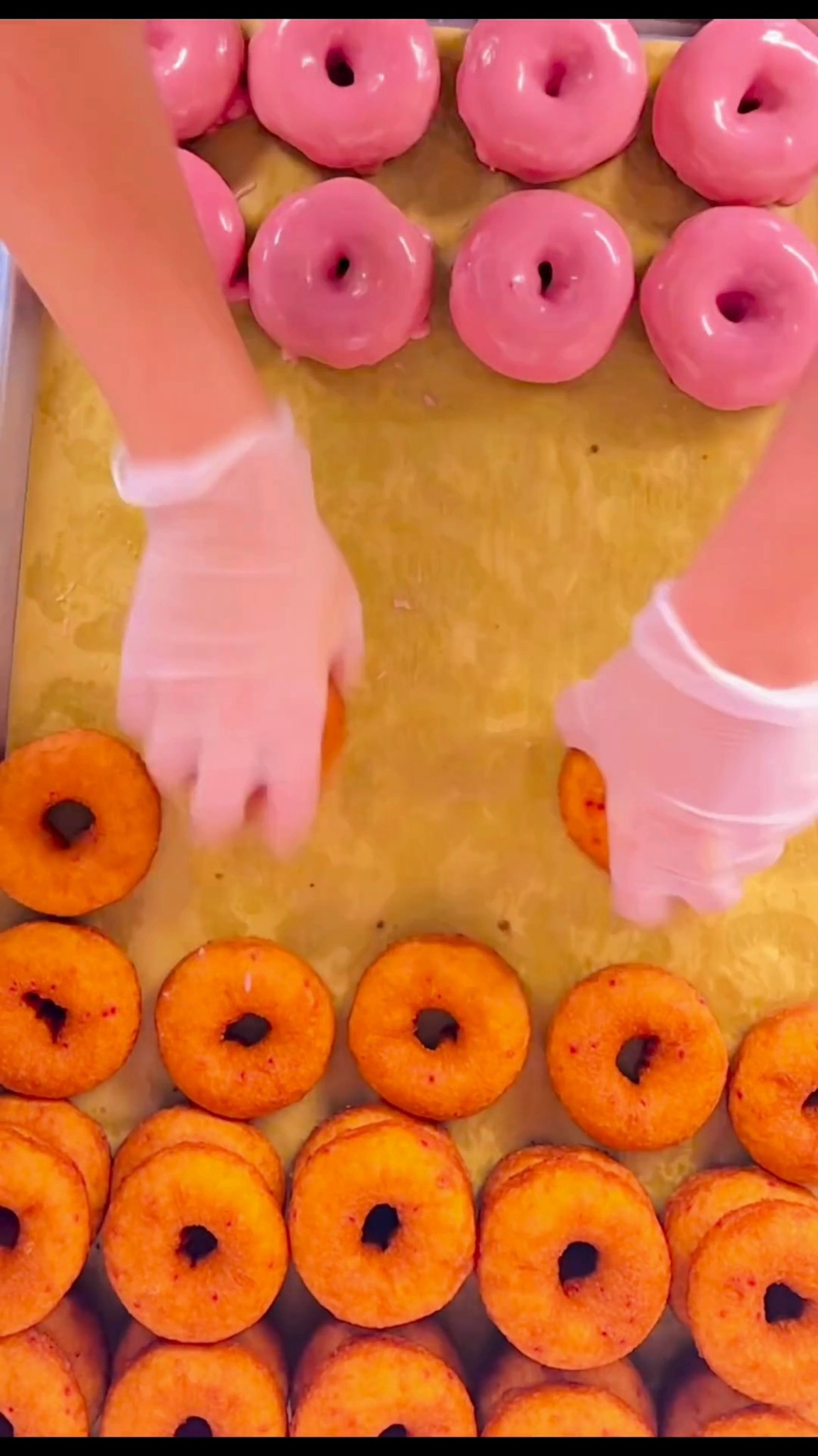 Can you guess what we're cooking up for Donuts & DIY with Dad on June 20th? ๐๐ฉ
We've got some exciting things in the works, but for now, here's a little behind-the-scenes peek at how we make our famously delicious donuts!
More event details are coming soon, so keep an eye on our page. We promise it's going to be a sweet time with Dad. ๐ฉท