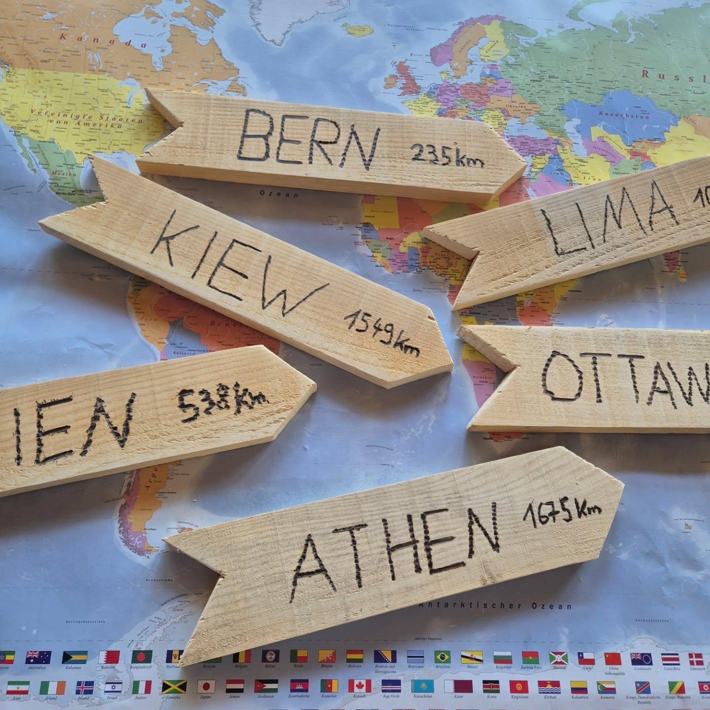 🌍 Einmal um die Welt in nur einer Woche? Für uns kein Problem!
Letzte Woche haben wir eine echte Weltreise hingelegt und ein Highlight nach dem anderen erlebt.
Unsere Stopps:
🇮🇹 Italien: Epische Gladiatorenkämpfe und jede Menge Action!
🇬🇷 Griechenland: Kulinarische Verwöhnung mit feinen Leckereien.
🗺️ Der Rest der Welt: Bestens orientiert und sicher navigiert mit unserem neuen Wegweiser.
#abenteuerspielplatz #stuttgart #vaihingen #ferien #unverzichtbar