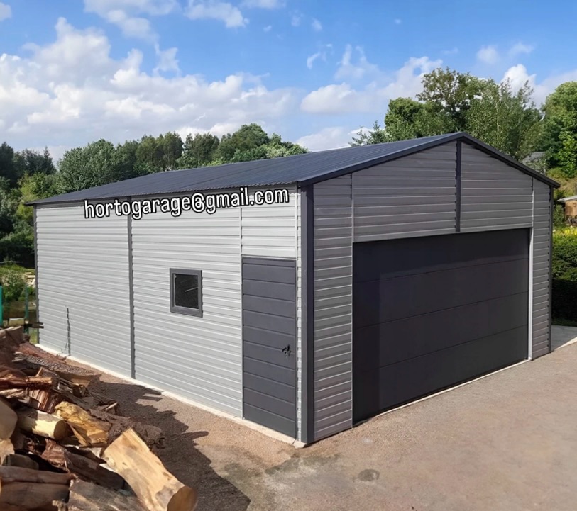 Wir präsentieren unsere Garage
📏mit den Maßen
7 m Breite,
7 m Länge
und 4 m Firsthöhe.
Farbgebung: Hellgrau mit Akzenten in Graphit. Das Dach ist ebenfalls in Graphit gehalten.
🚪🔩Konstruktion
* Solide Stahlkonstruktion.
* Verkleidung aus Trapezblech in horizontaler Anordnung.
* Satteldach für einen effektiven Abfluss von Wasser und Schnee.
* Großes Sektionaltor für eine bequeme Einfahrt mit dem Auto.
* Zusätzliche Eingangstür und Fenster für Tageslicht.
✅Vorteile
✔ Modernes Design.
✔ Langlebigkeit und Witterungsbeständigkeit.
✔ Große Nutzfläche.
🚗🧰🎿Verwendungszwecke
* Autogarage.
* Werkstatt.
* Lagerraum.
* Hauswirtschaftsraum.
* Lagerung von Maschinen und Geräten.
💻📲👨💻 eine ähnliche Garage oder andere Details wünschen, mailen Sie hortogarage@gmail.com, gehen Sie auf den Link in der Bio oder rufen Sie an
📞 +49 177 4242452
📞 +49 152 246 74 361