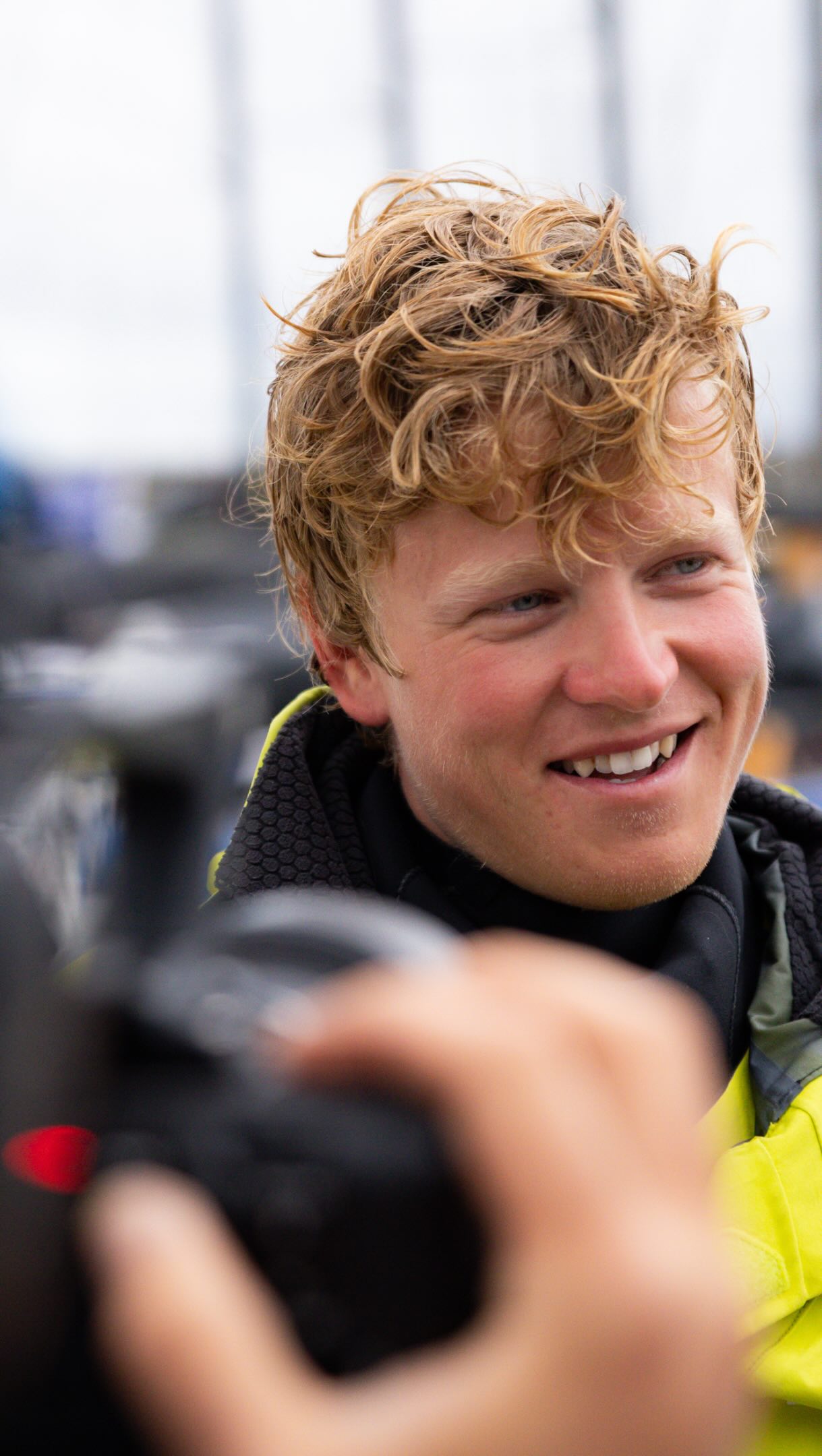 🥹 L’émotion d’Oliver Hill (Nautica by Ollie Hill Racing) à son arrivée au Havre.
Victime d’une chute du bateau qui lui a coûté de précieuses minutes lors de cette ultime étape, le Britannique a également dû composer avec des difficultés physiques qui l’ont accompagné tout au long de l’épreuve.
Après 3 jours, 11 heures et 32 minutes de course, Oliver Hill a finalement franchi la ligne d’arrivée ce matin à 6h32.
📸 Falcone Production / La Solitaire du Figaro Paprec
#LaSolitaireduFigaroPaprec #IciNaissentLesLegendes #Paprec