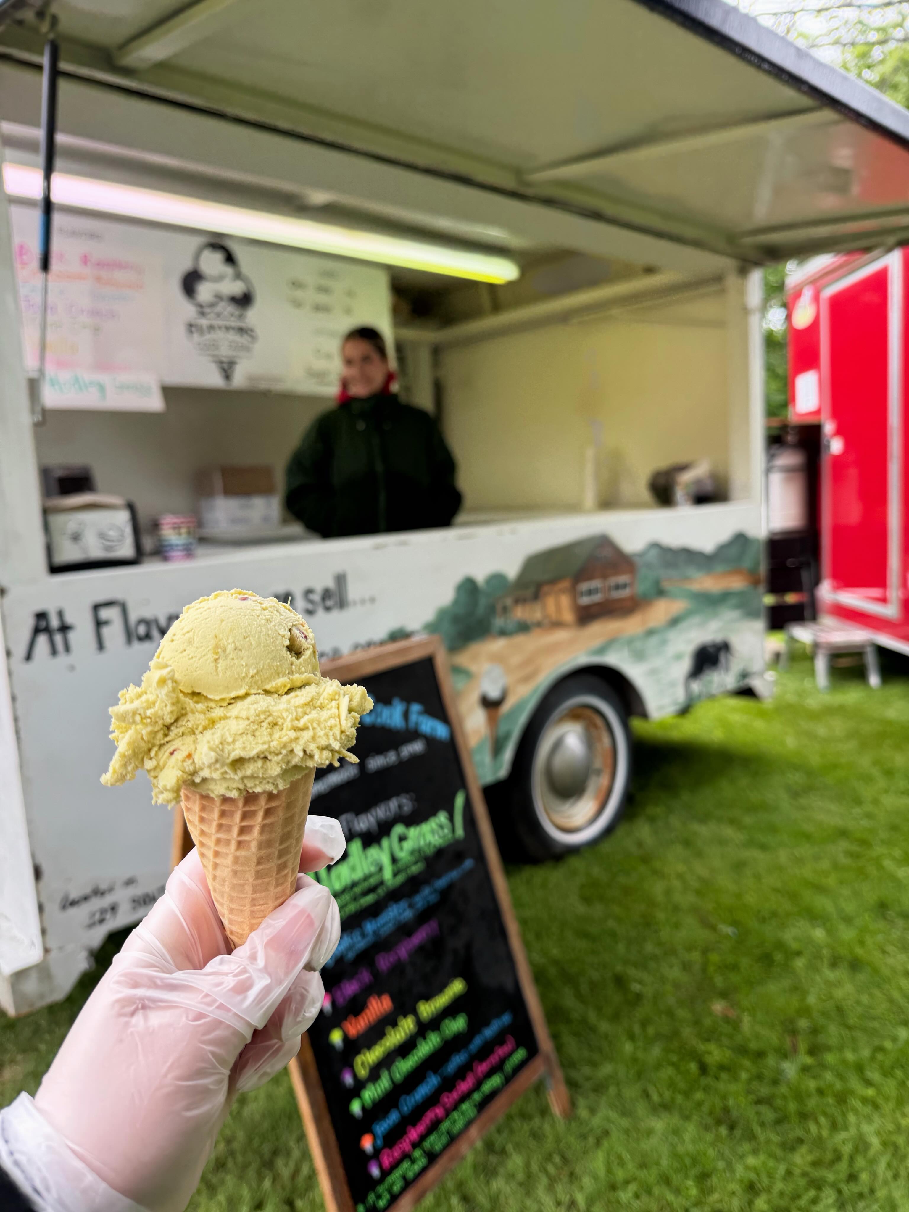 As local asparagus season winds down, we were honored to serve our “Hadley Grass”, asparagus ice cream with almonds, at the @northhadleysugarshack first annual Asparagus Days this past weekend🌱🍦
A huge thank you to the Sugar Shack for having us, to our incredible staff for braving a chilly Saturday and scooping through a beautiful Sunday, and to everyone who came out to support local Hadley businesses!
We are grateful to be part of such a wonderful community ❤️