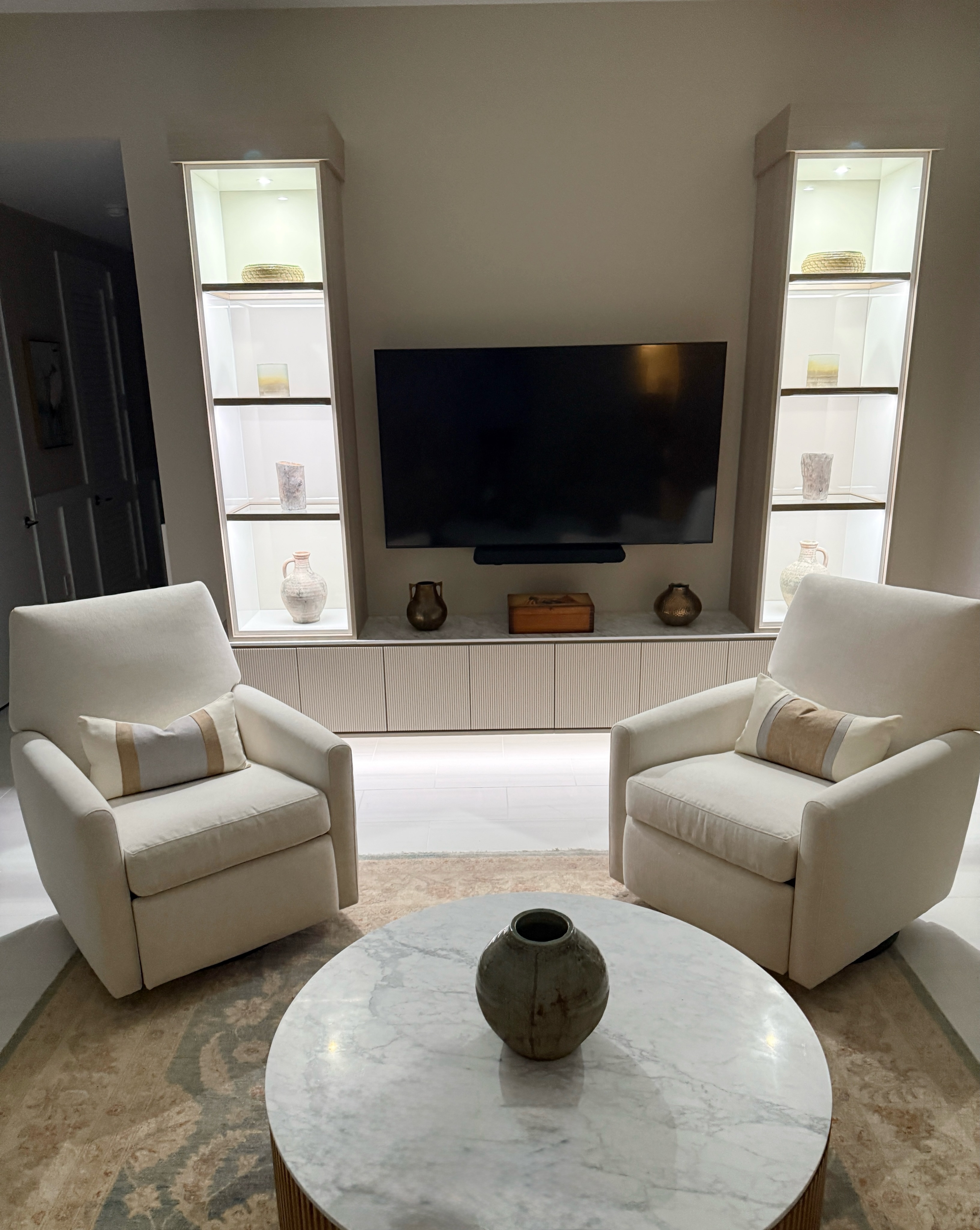 What an impact lighting has on your custom storage!
Big fan of @hafeleamerica new tunable lighting to give clients the option to choose what mood they are in ✨
You can adjust the color temperature to create a brighter, more energized feel or a warmer, more inviting atmosphere with the touch of a button.
Would you choose cool, warm, or somewhere in between? Comment below👇
#LightingDesign #TunableLighting #CustomCabinetry #Mediaunit #InteriorDesign